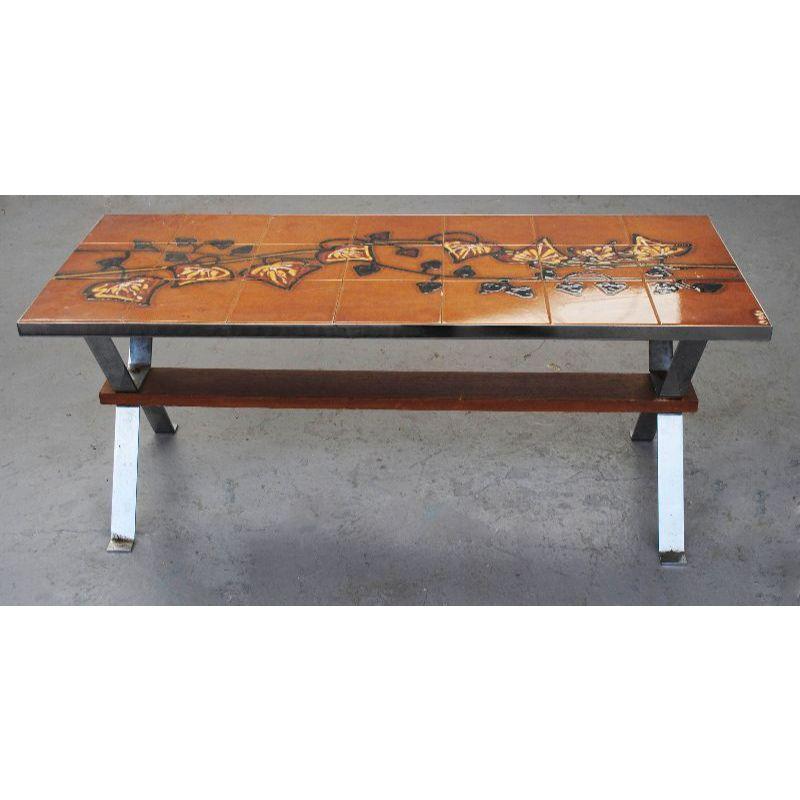 1970 coffee table decorated with ceramic tiles. decorated with ivy, probably an artist from the south of France. Tray size 120 x 56 cm. Height 38 cm.

Additional information:
Style: Vintage 1970
Material: Earthenware & Ceramic.