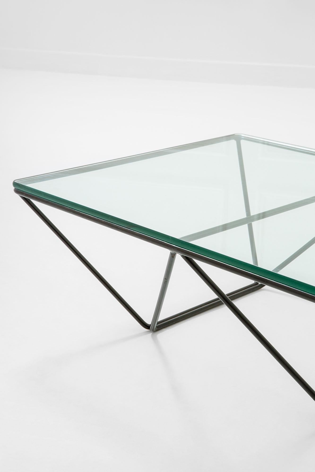 Unique piece by Paolo Piva
Materials: Lacquered metal, crystal.