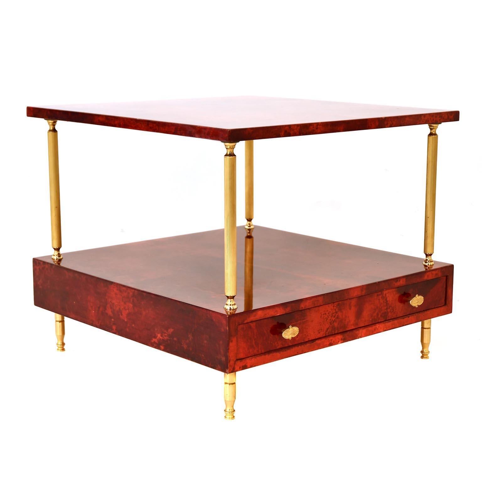 Mid-Century Modern Table basse Aldo Tura en peau de chèvre rouge, Italie, années 50, laiton, signée, milieu du siècle dernier en vente