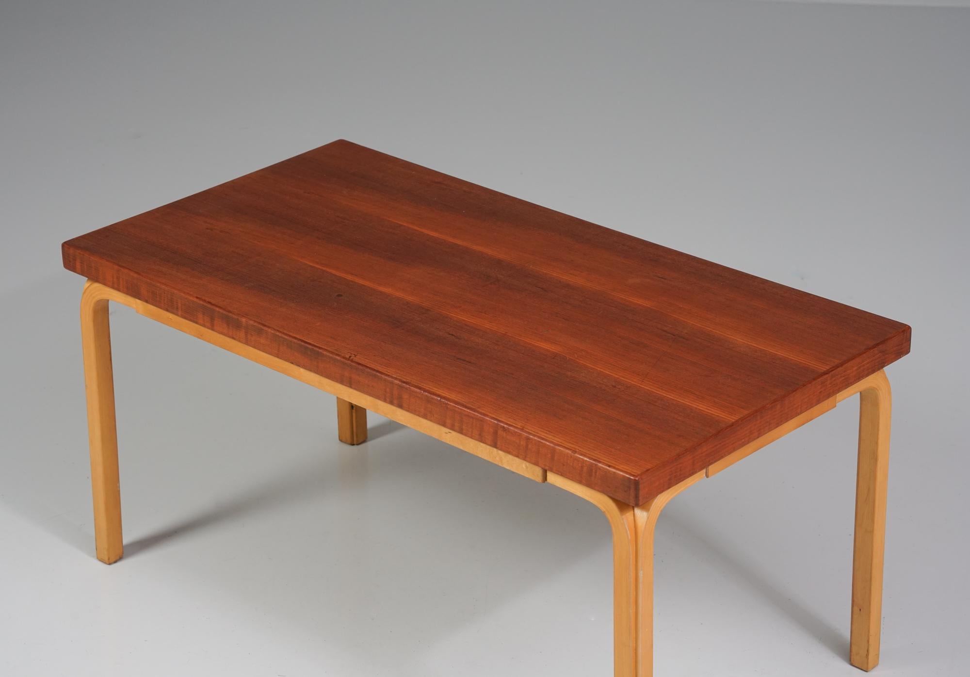 Scandinave moderne Table basse, Alvar Aalto, Oy Huonekalu- ja Rakennustyötehdas Ab, années 1950 en vente