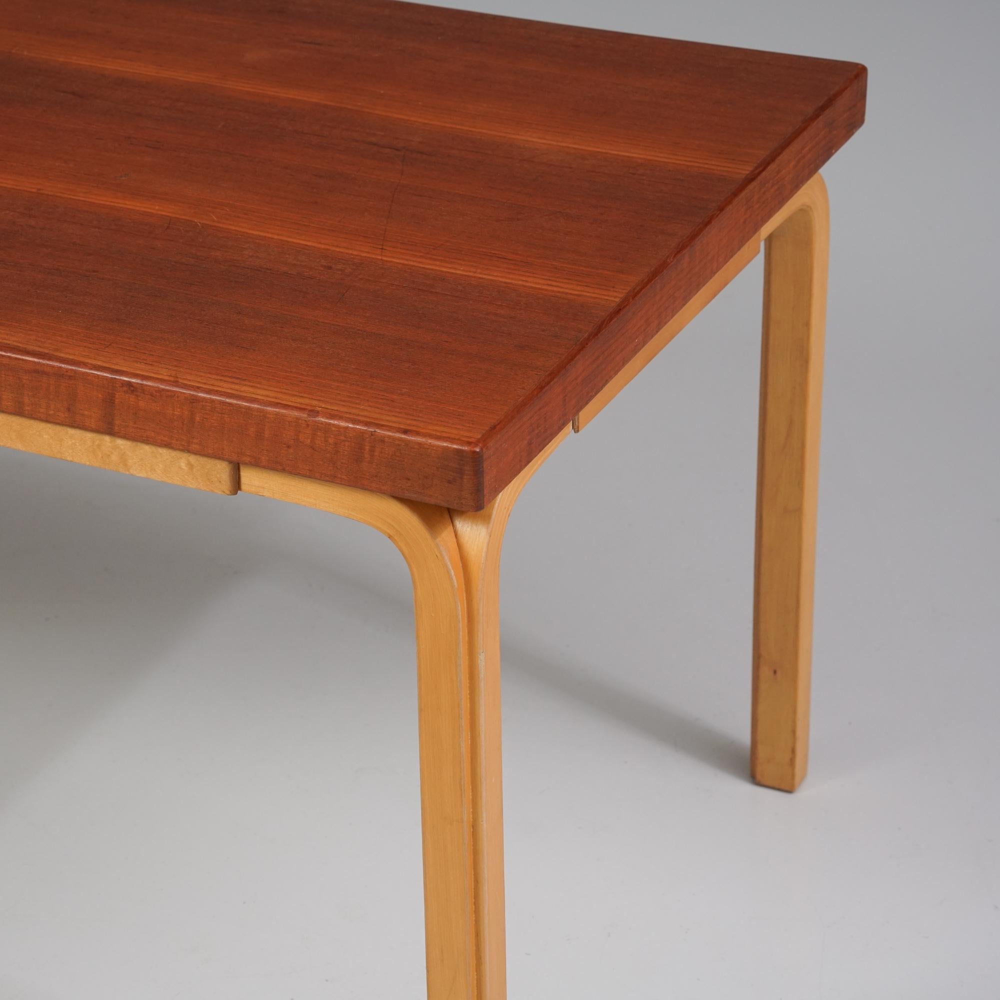 Finlandais Table basse, Alvar Aalto, Oy Huonekalu- ja Rakennustyötehdas Ab, années 1950 en vente
