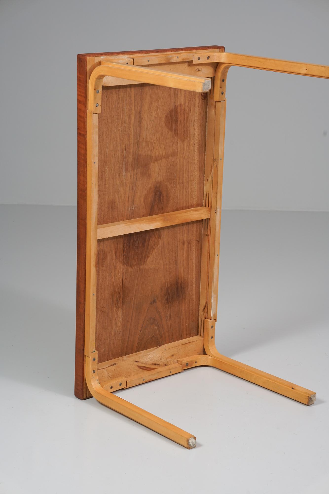 Table basse, Alvar Aalto, Oy Huonekalu- ja Rakennustyötehdas Ab, années 1950 Bon état - En vente à Helsinki, Uusimaa