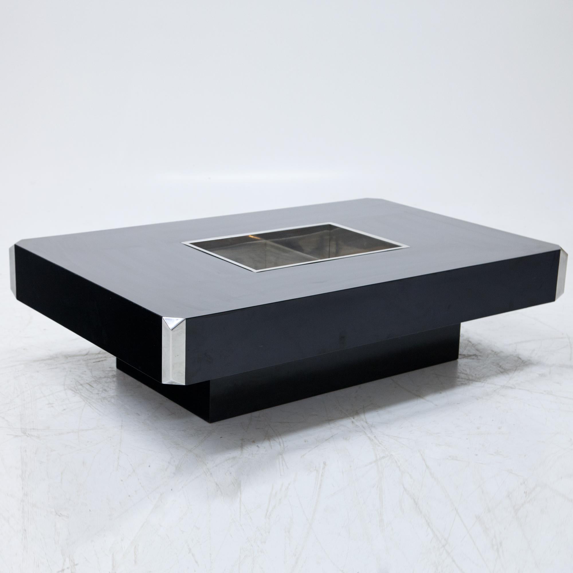 Black rectangular coffee table with stainless steel basin by Willy Rizzo. The corners of the dark table are accentuated in steel as well.