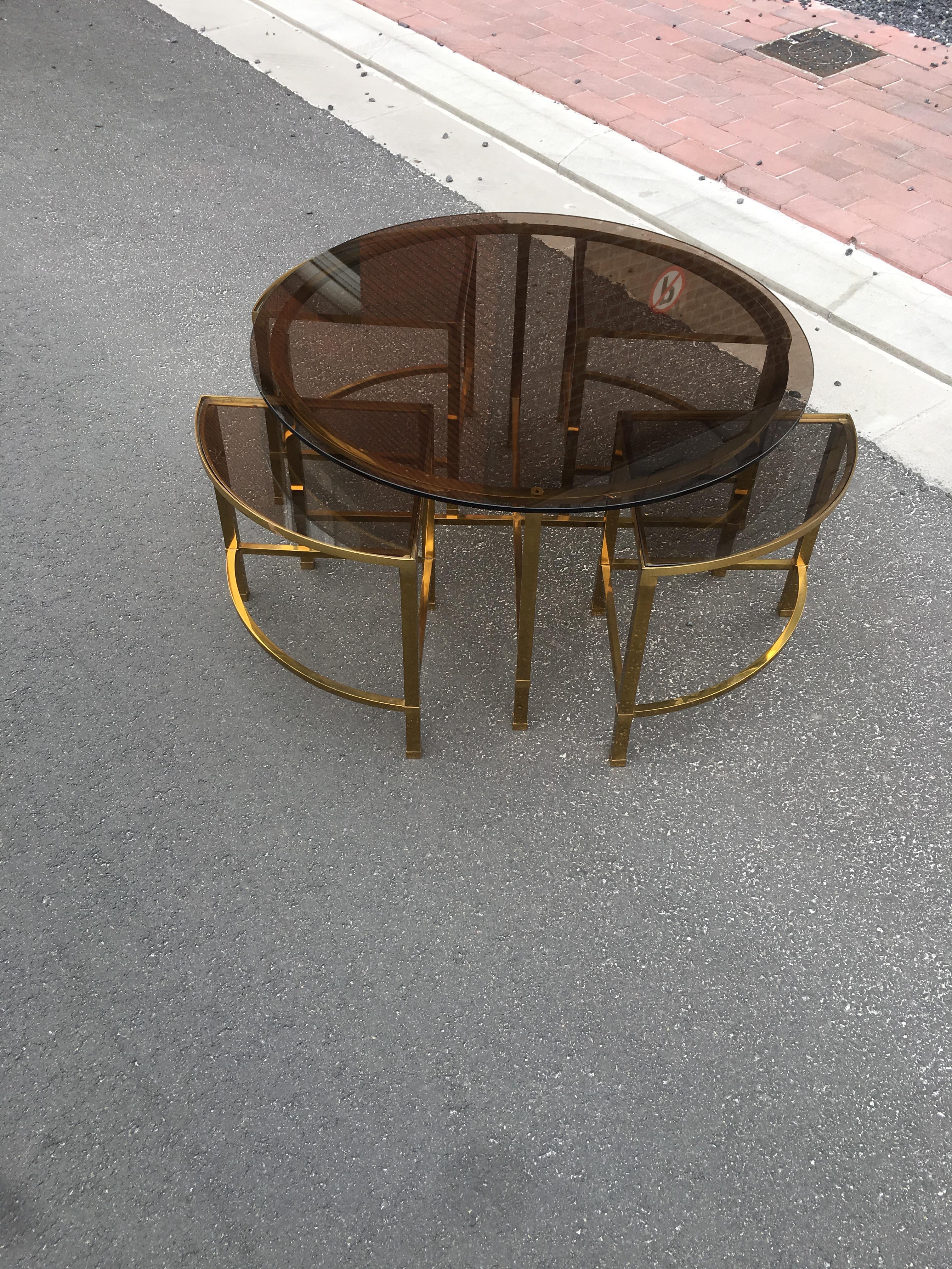 Coffee table and  4 extra shelves in brass and glass smoked Maison Baguès style In Good Condition For Sale In Saint-Ouen, FR