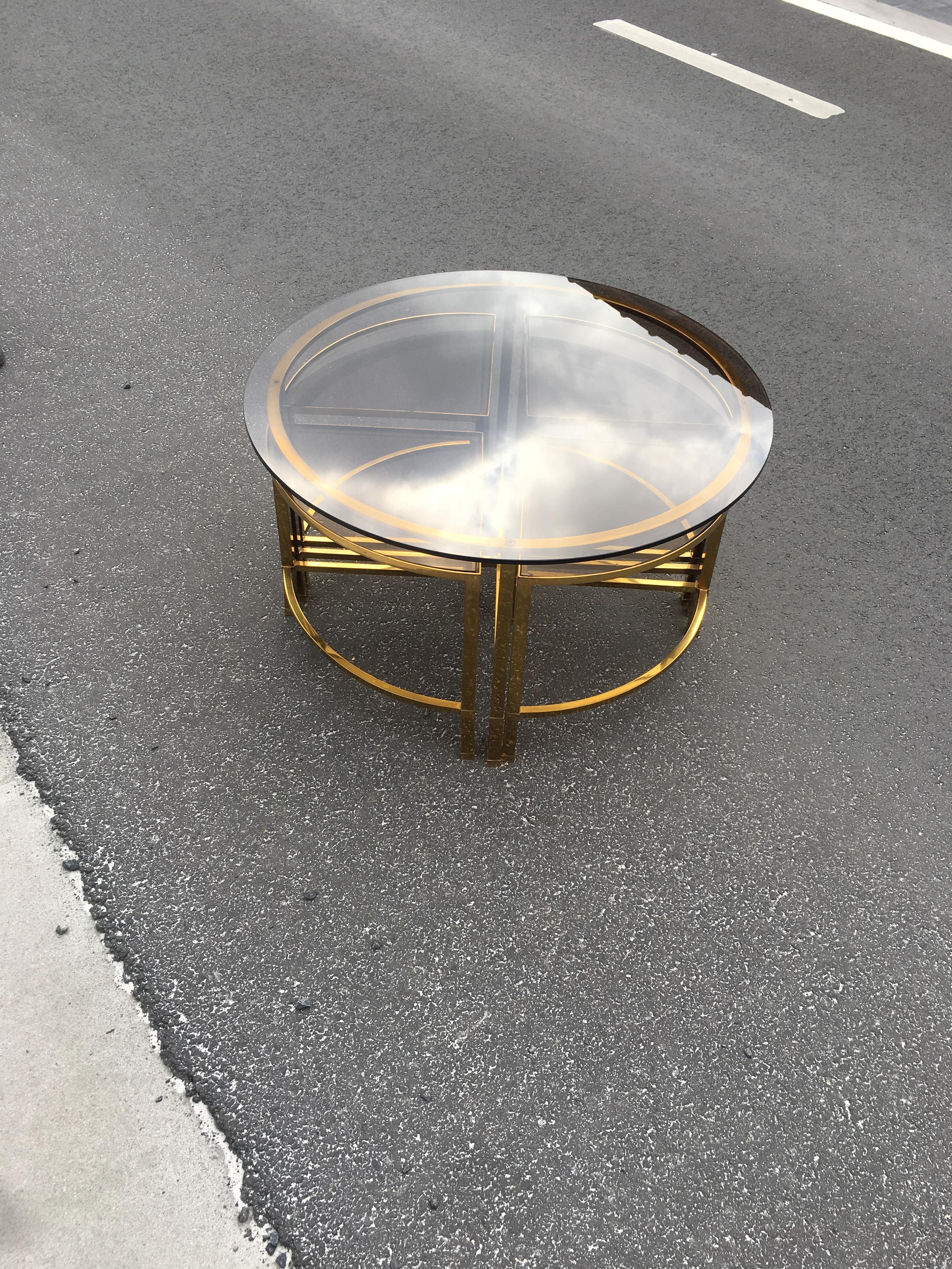 Coffee table and  4 extra shelves in brass and glass smoked Maison Baguès style For Sale 3