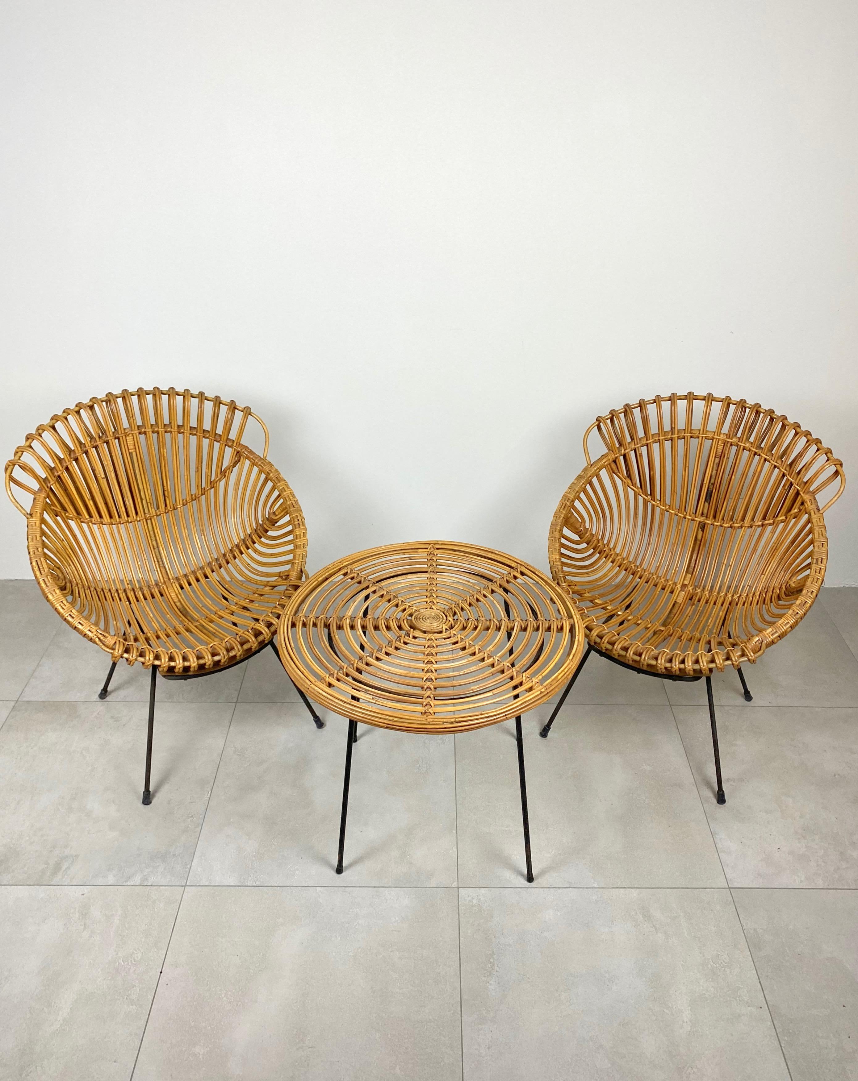 Living room set composed of two armchairs and a coffee table in rattan, wicker and iron. Made in France in the 1960s.

  