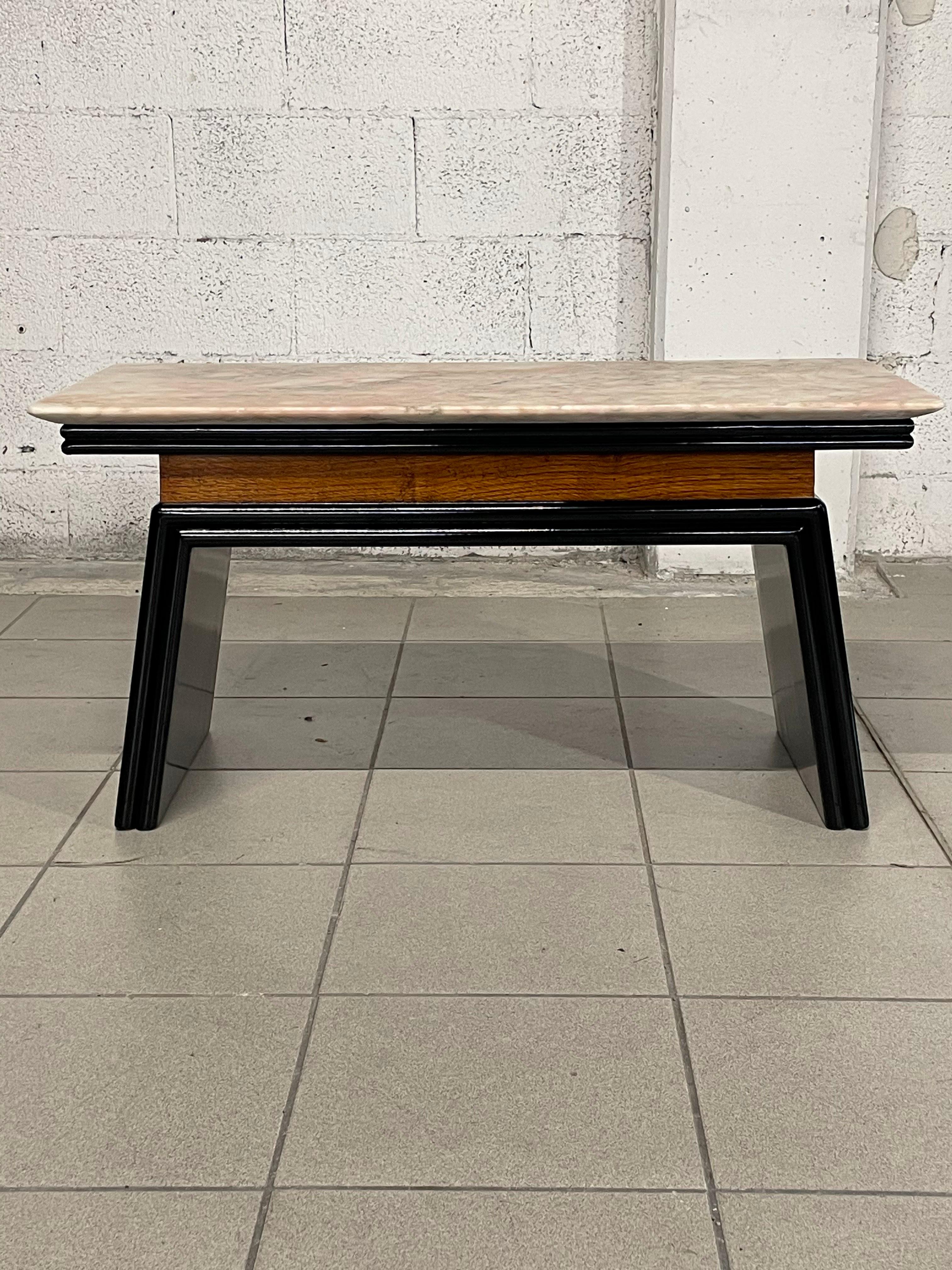 Precious 1940s-50s coffee table in the style of Osvaldo Borsani.
Wood and ebonized wood frame plus pink-grained marble top.

OF great elegance and character perfect even in more contemporary style environments.

Completely Restored.