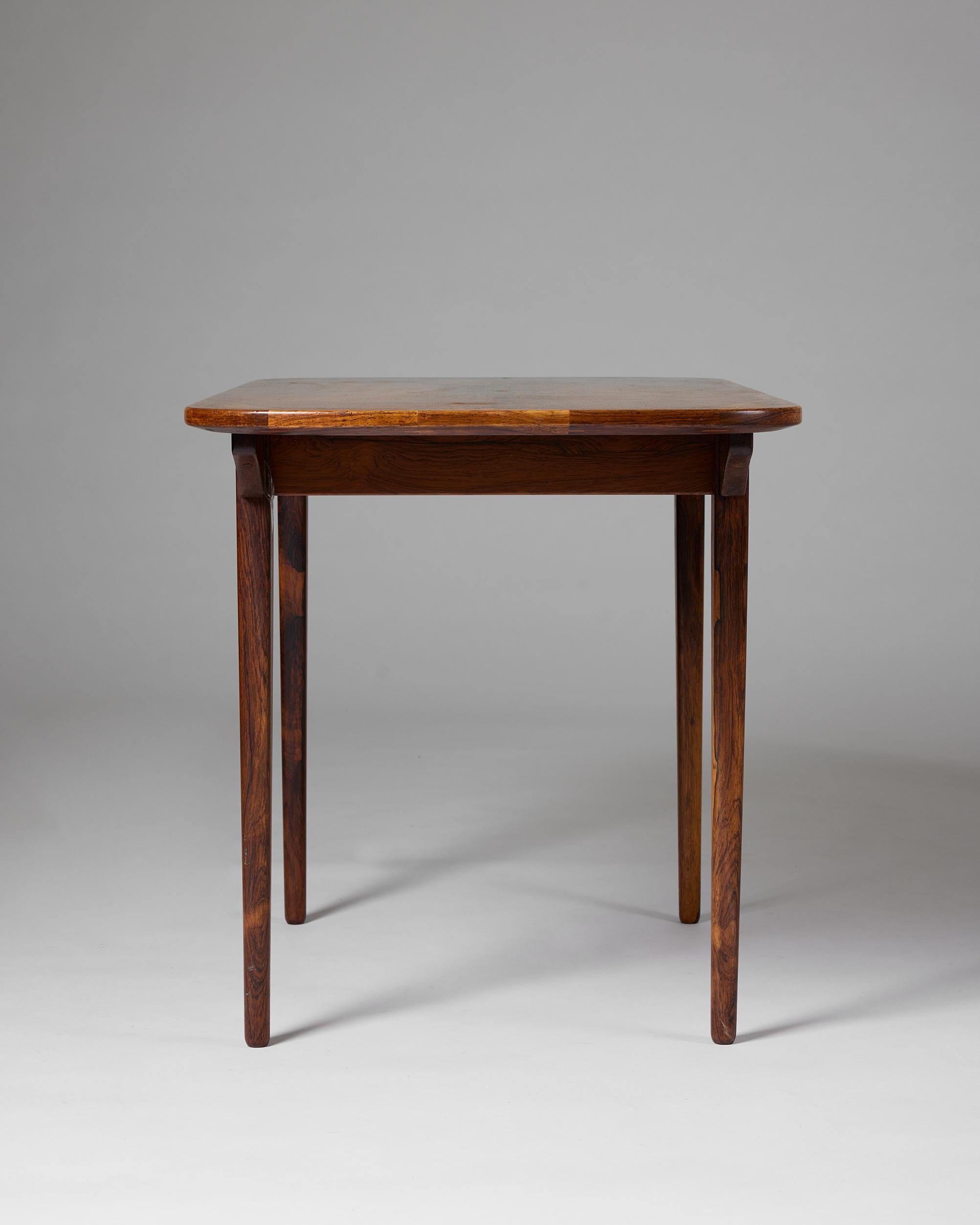Milieu du XXe siècle Table basse danoise en bois de rose des années 1960 en vente