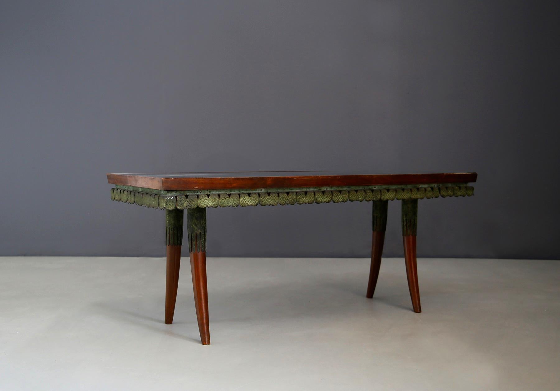 Very rare coffee table made by Pierluigi Colli around the 1940s. Of beautiful manufacture this table in Italian Art Deco style was made for an important private house in Genoa on commission (see photo). The table has 4 legs at the base in the shape