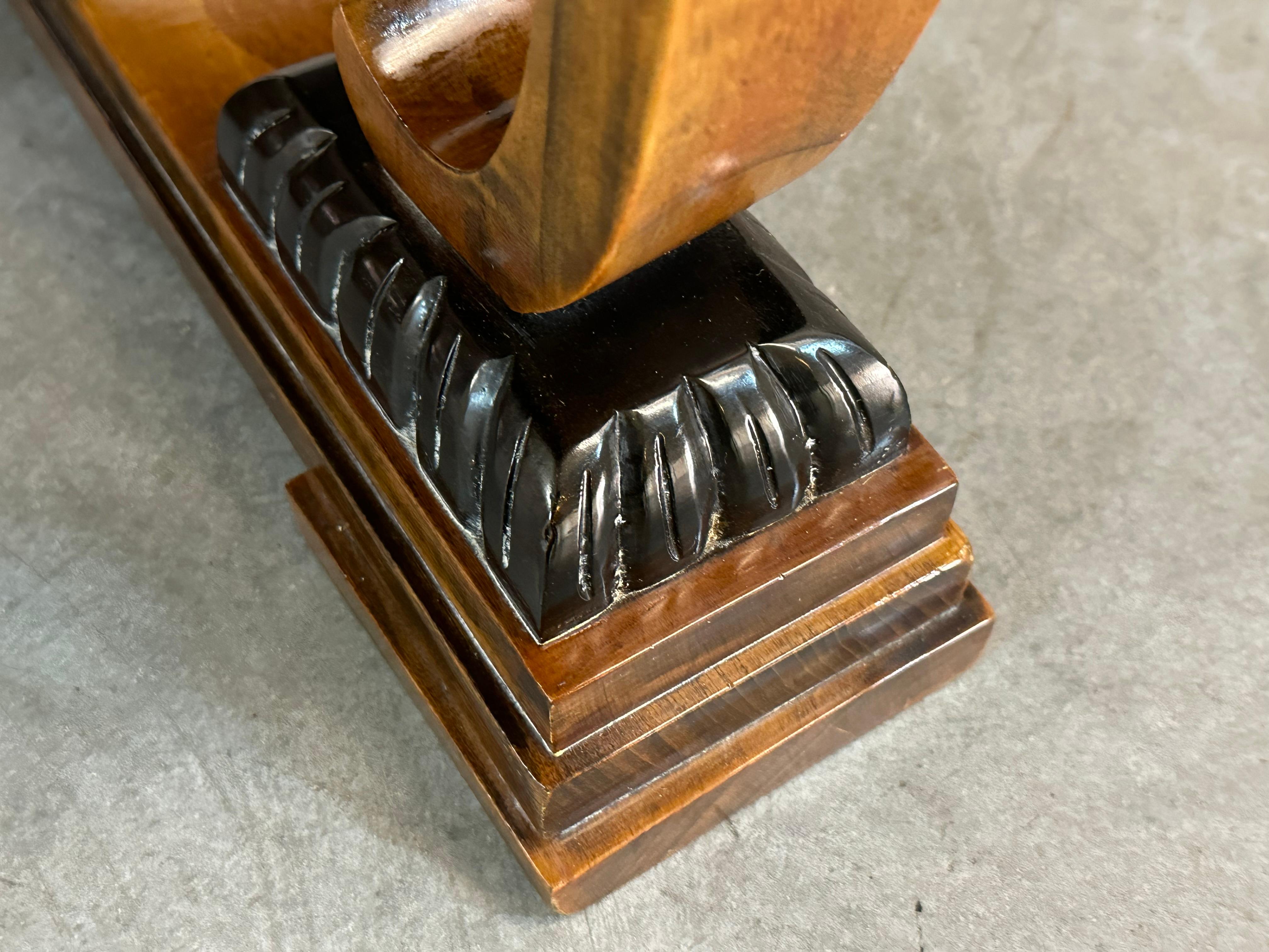 Milieu du XXe siècle Table basse Art Déco en bois - France - 1930 - « Livraison gratuite en fleurs » en vente