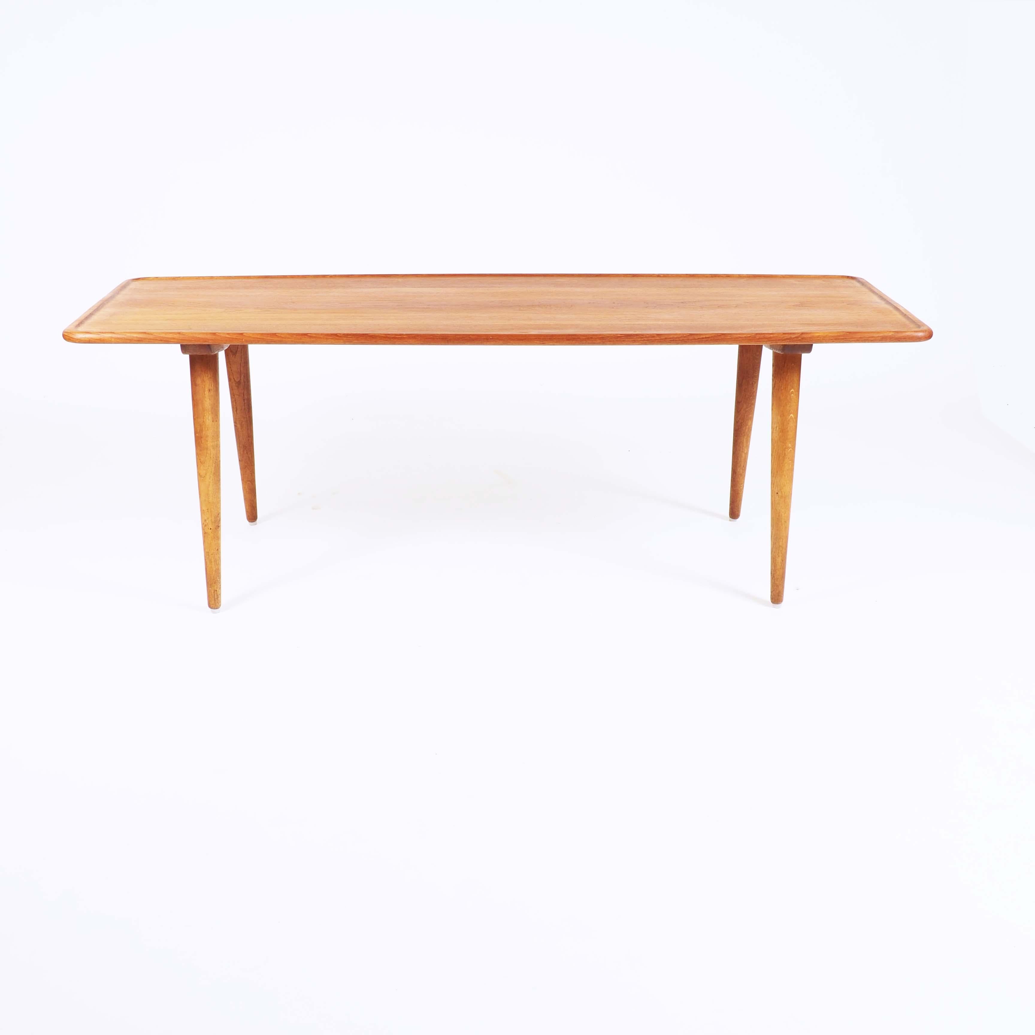 Scandinave moderne Table basse AT-11 en teck massif de Hans Wegner pour Andreas Tuck, Danemark en vente