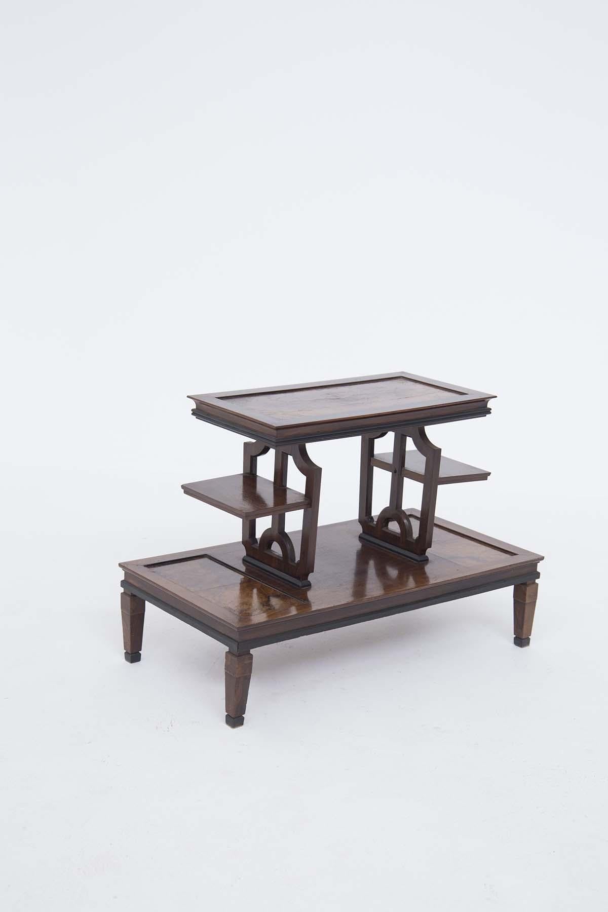 Italian Art Deco Coffee Table from the 1930s Attributed to Emilio Lancia – With Burl Wood Shelves and Glass Details

Discover the timeless elegance of this precious Italian Art Deco coffee table made in the 1930s, attributed to the famous architect