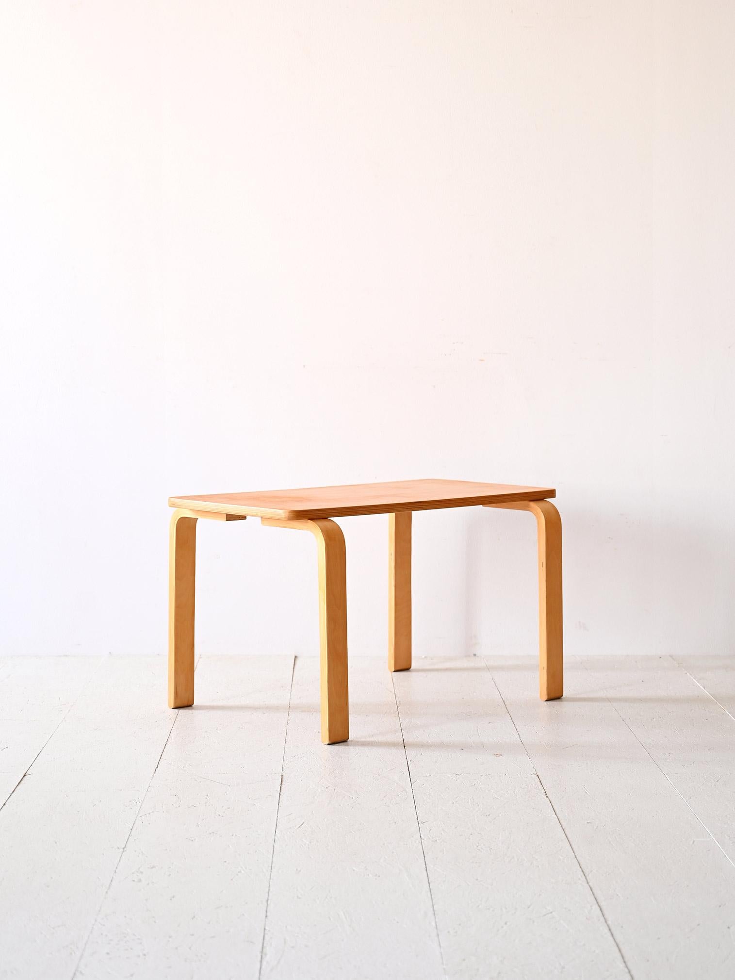Scandinavian Modern Coffee Table attrib. a Alvar Aalto disegnato negli anni ‘30