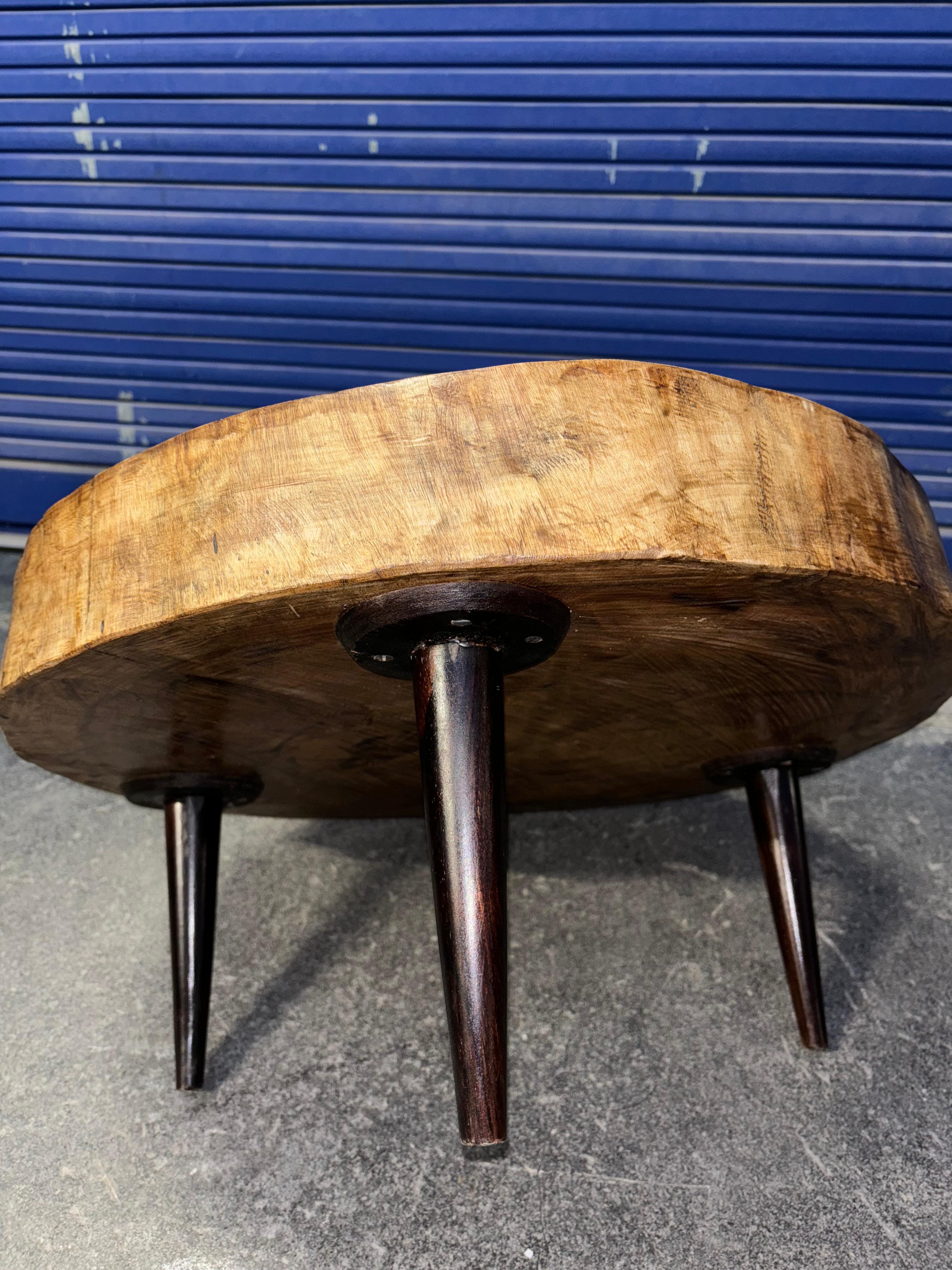 Coffee table attributed to Joaquim Tenreiro For Sale 4