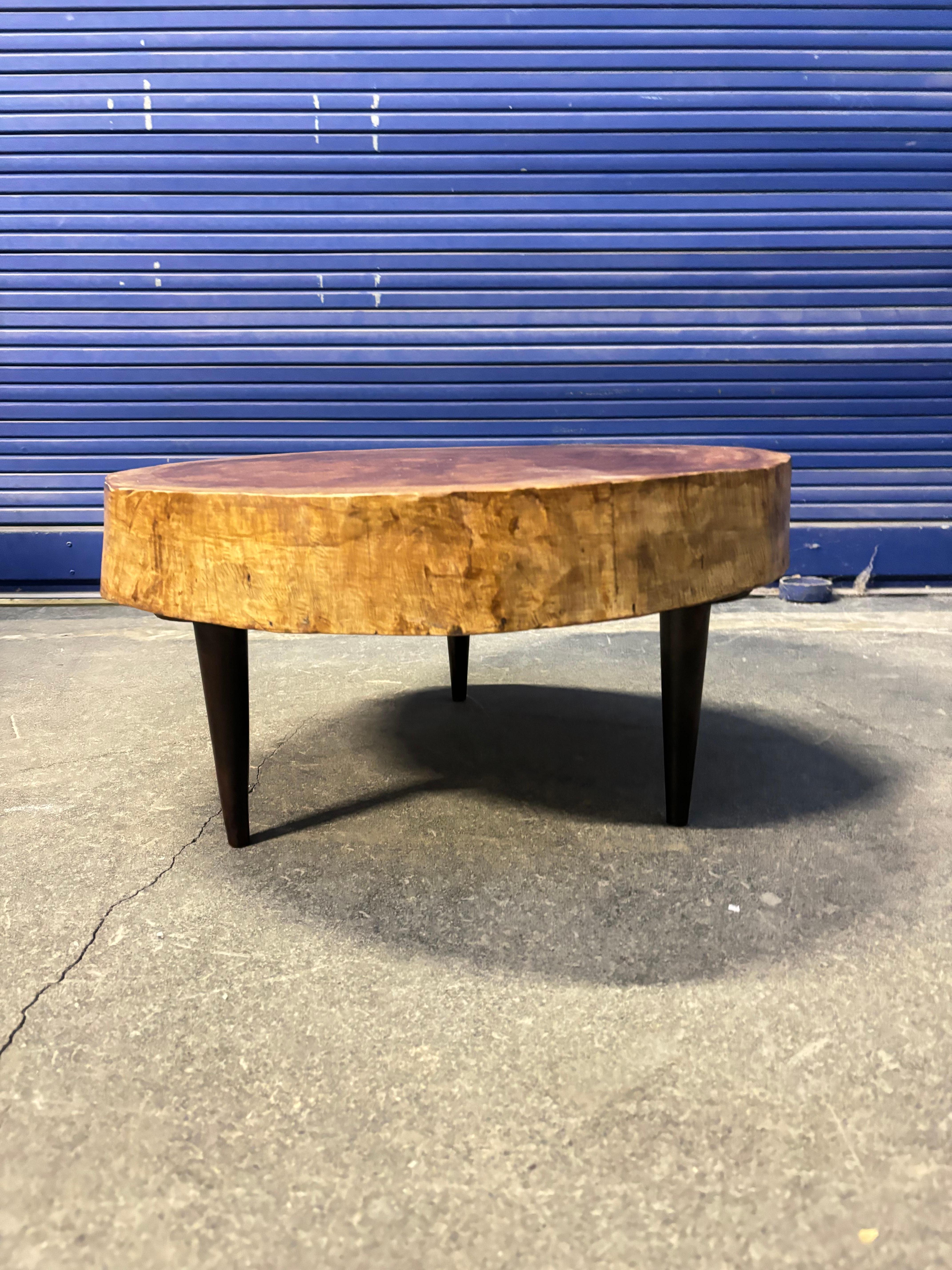 Mid-Century Modern Coffee table attributed to Joaquim Tenreiro For Sale