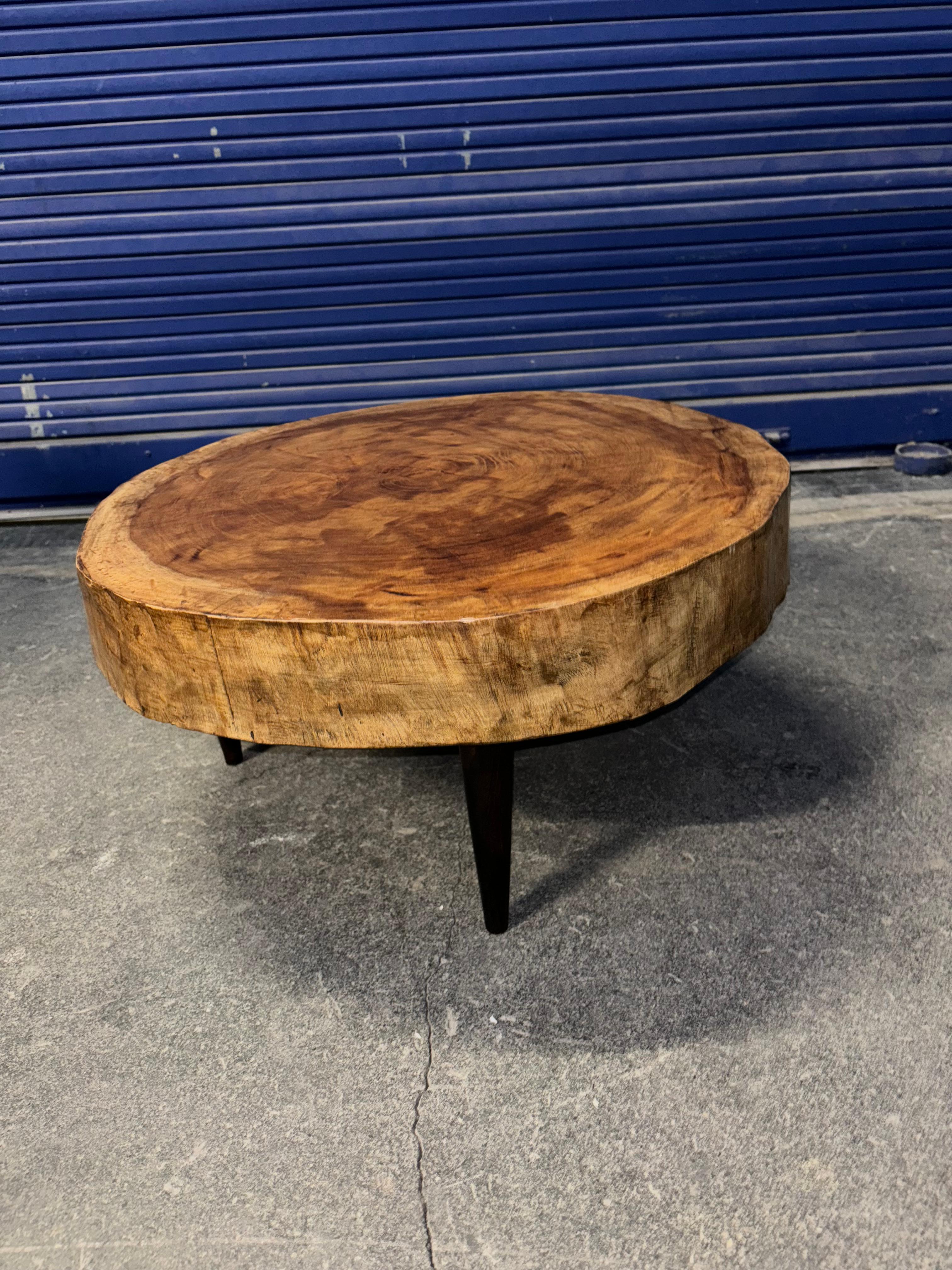 Coffee table attributed to Joaquim Tenreiro For Sale 2