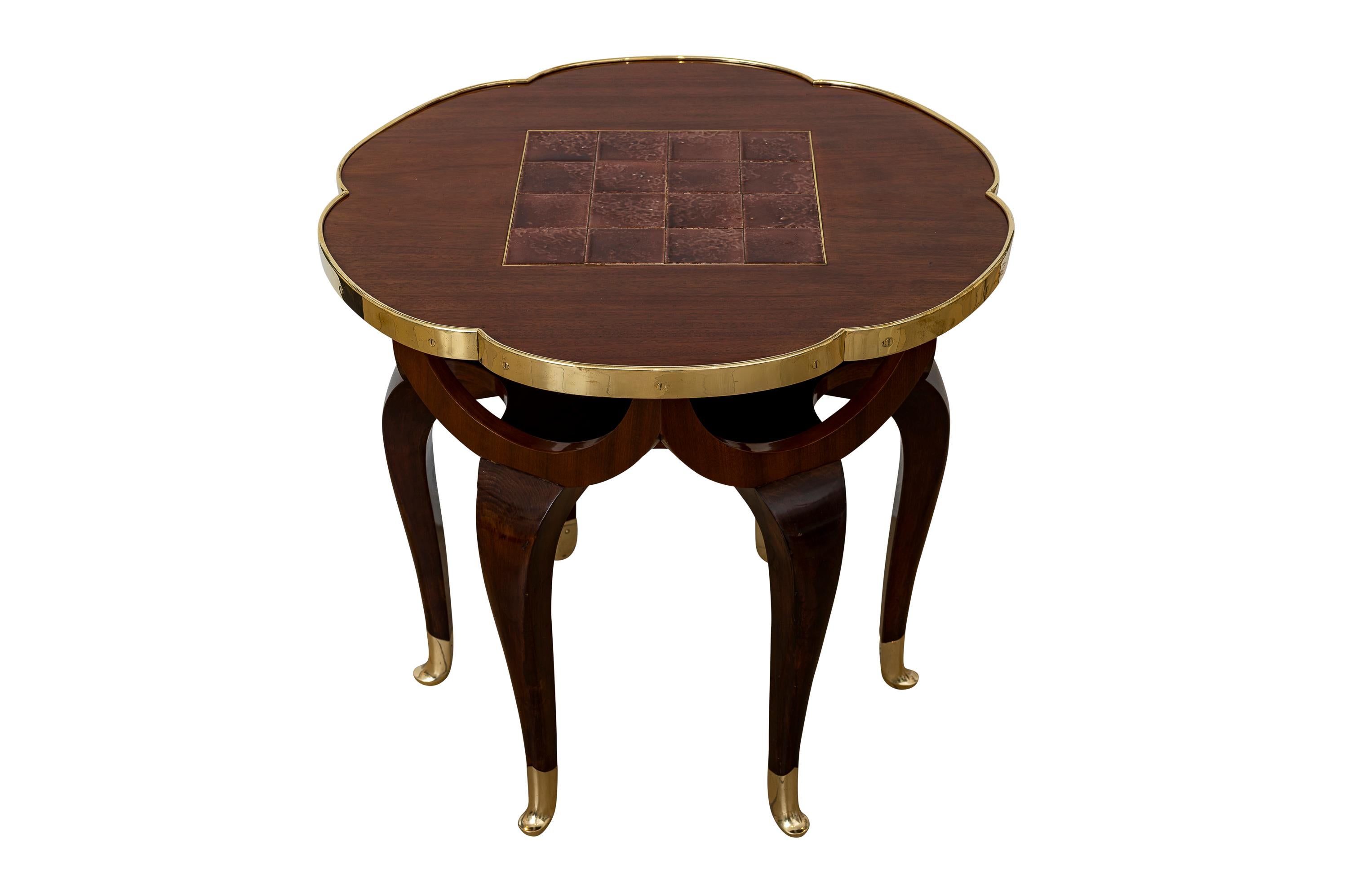 Poli Table basse autrichienne Jugendstil carreaux de céramique en bois courbé et laiton, vers 1910 en vente