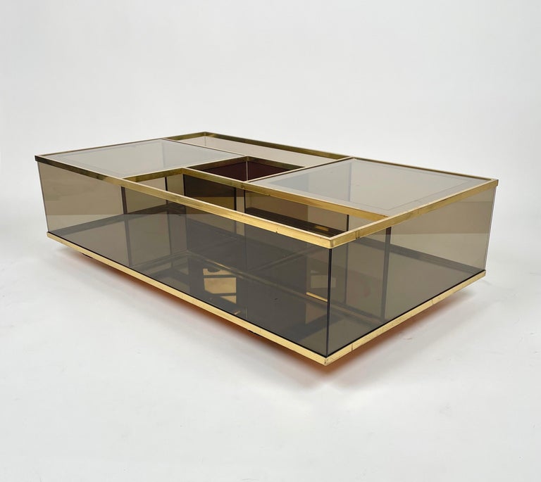 Coffee Table Bar Cart in Brass, Smoked Glass and Mirror, Italy 1970s For Sale 3