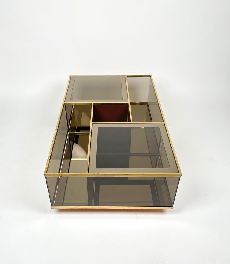 Coffee Table Bar Cart in Brass, Smoked Glass and Mirror, Italy 1970s For Sale 1