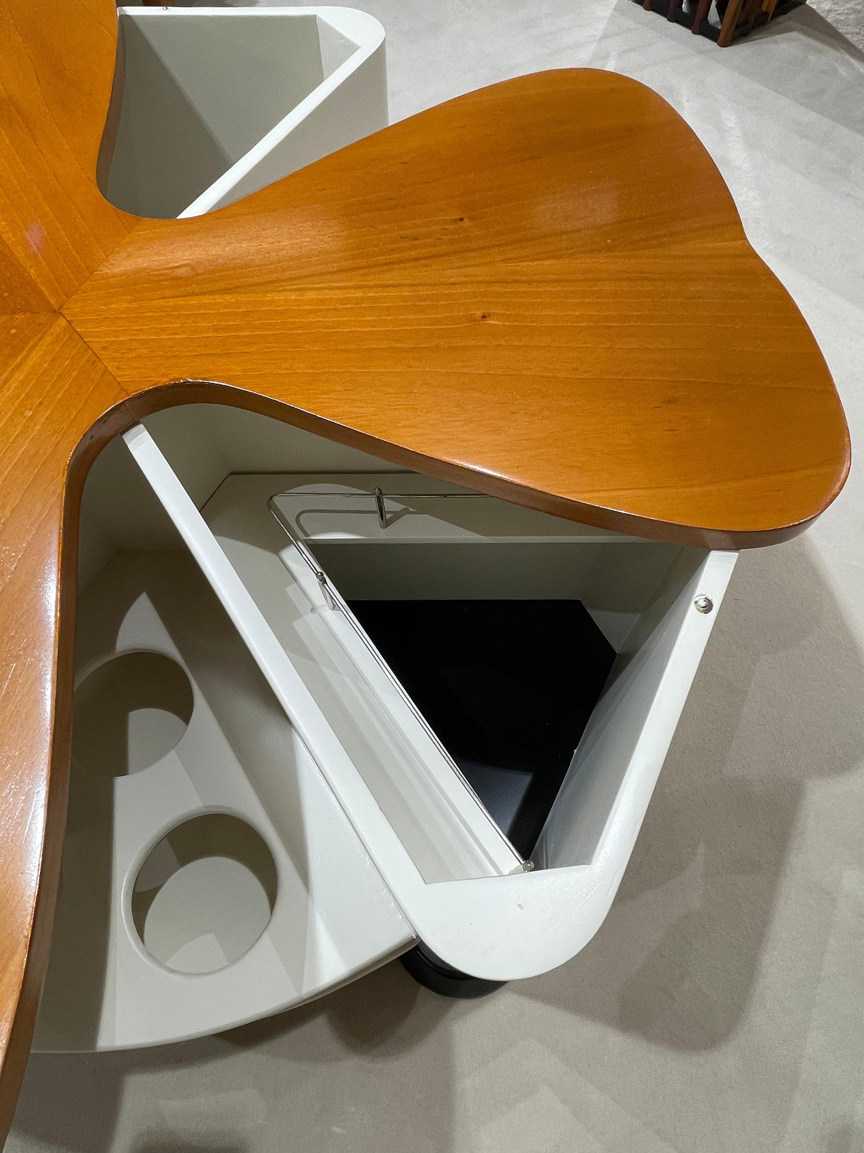 Table basse-bar en forme de trèfle en vente 2