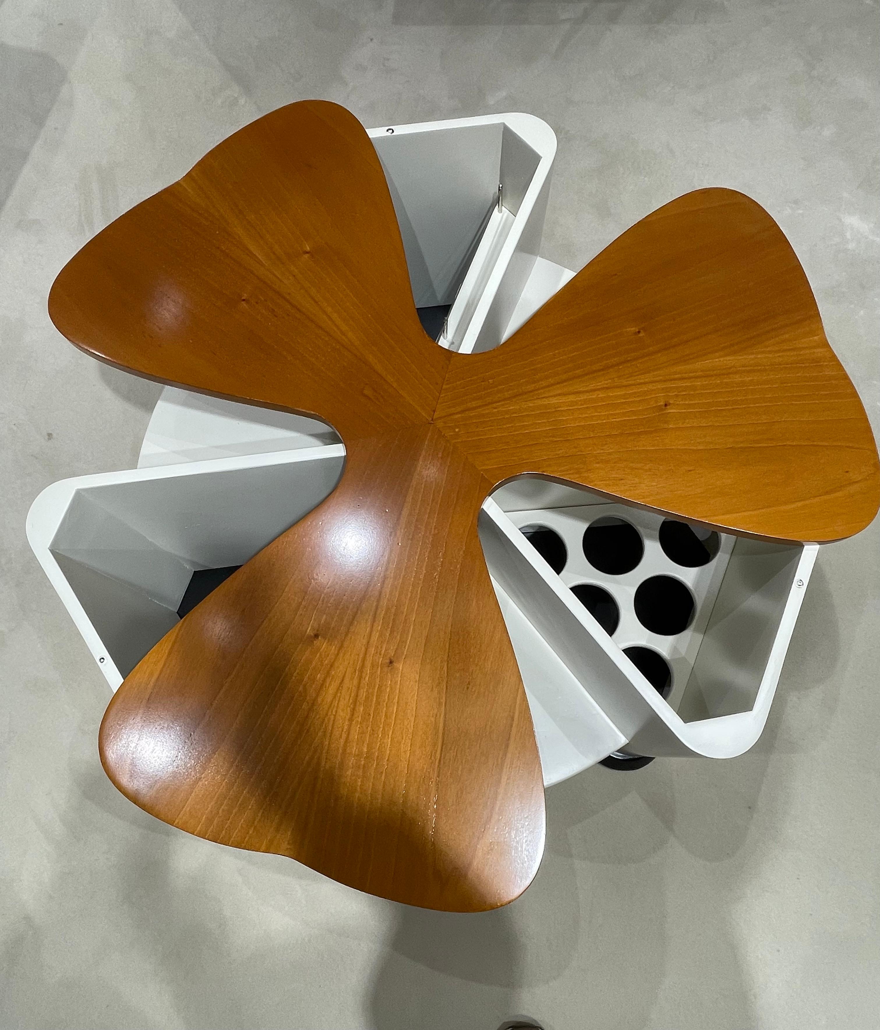 Table basse-bar en forme de trèfle en vente 3