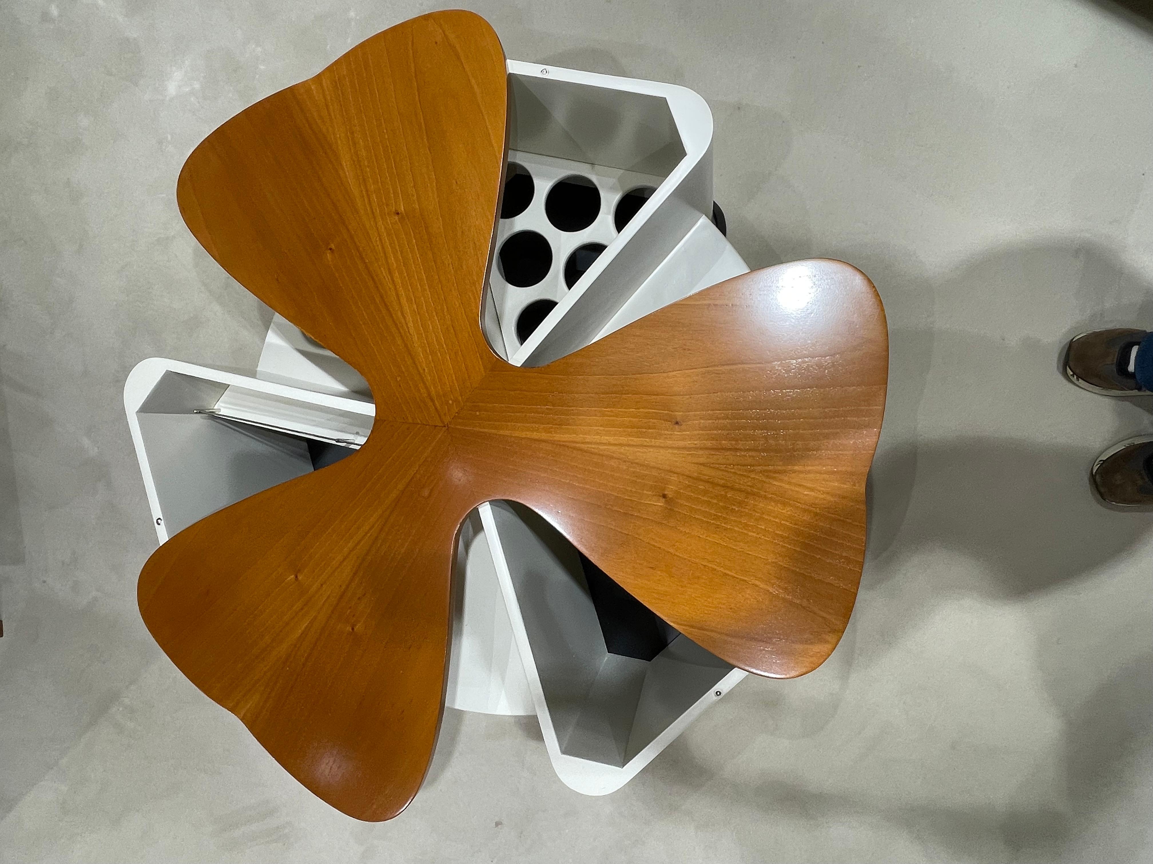 Table basse-bar en forme de trèfle en vente 4