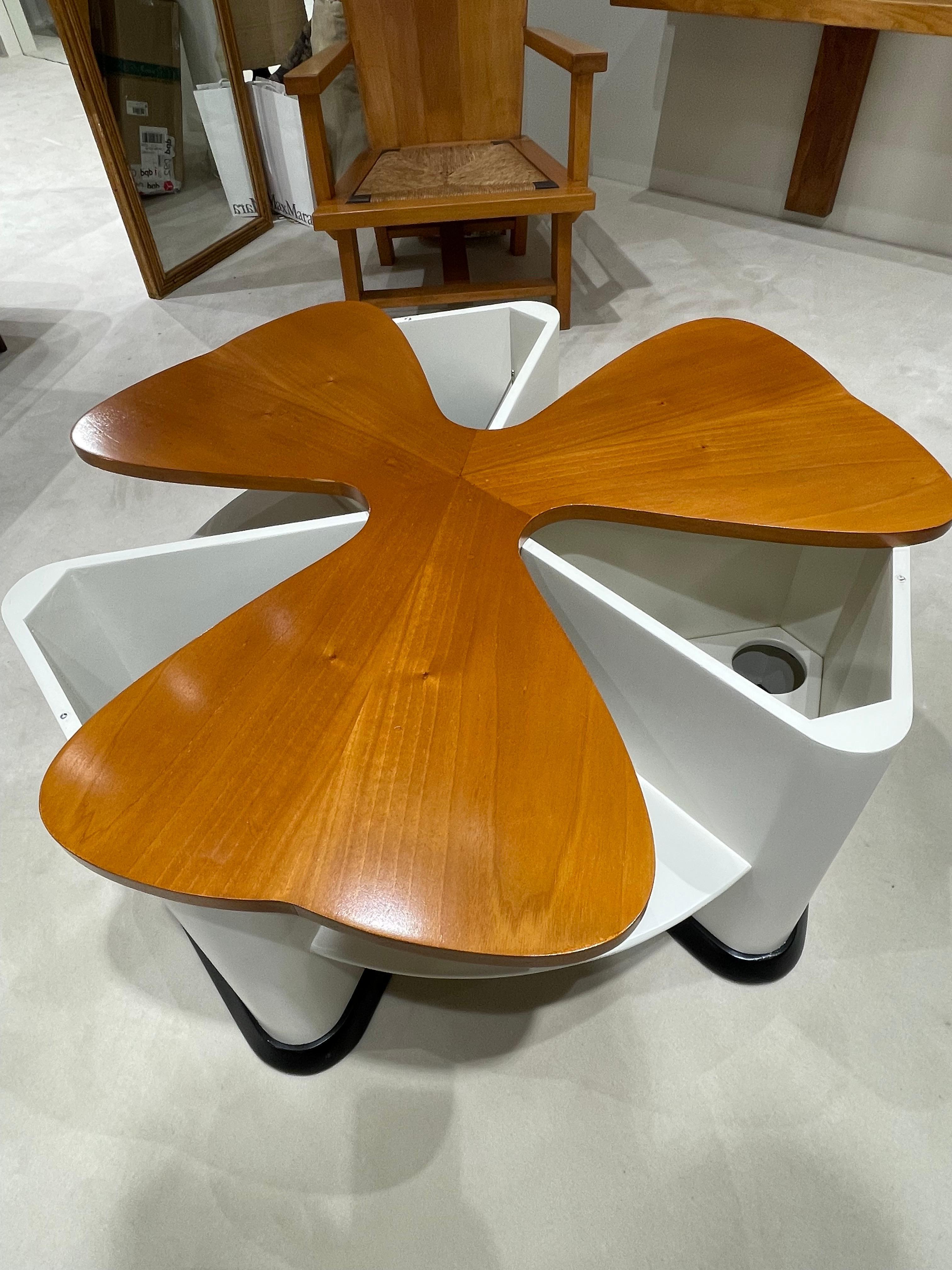 Table basse-bar en forme de trèfle en vente 5