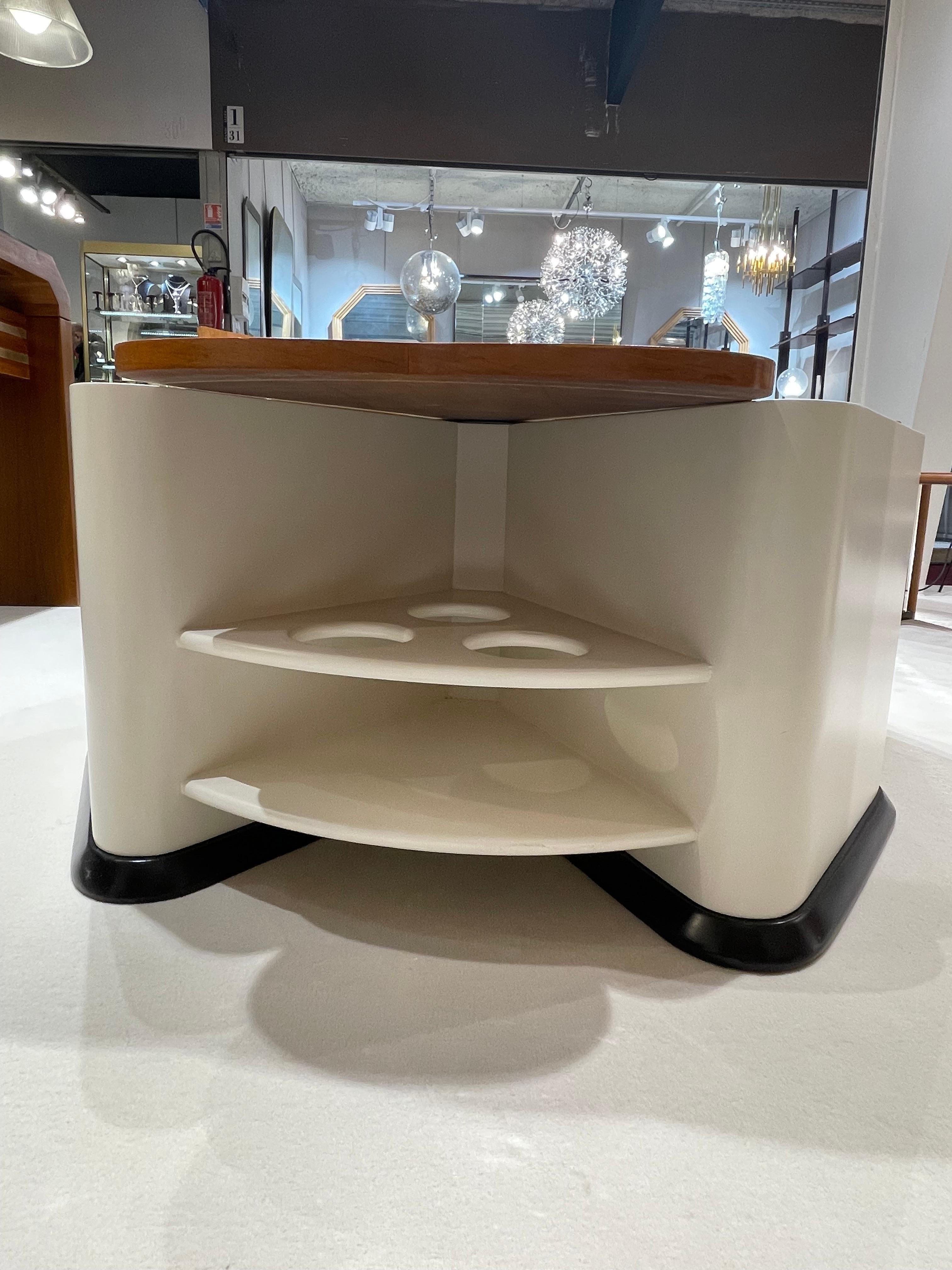 Table basse-bar en forme de trèfle en vente 6