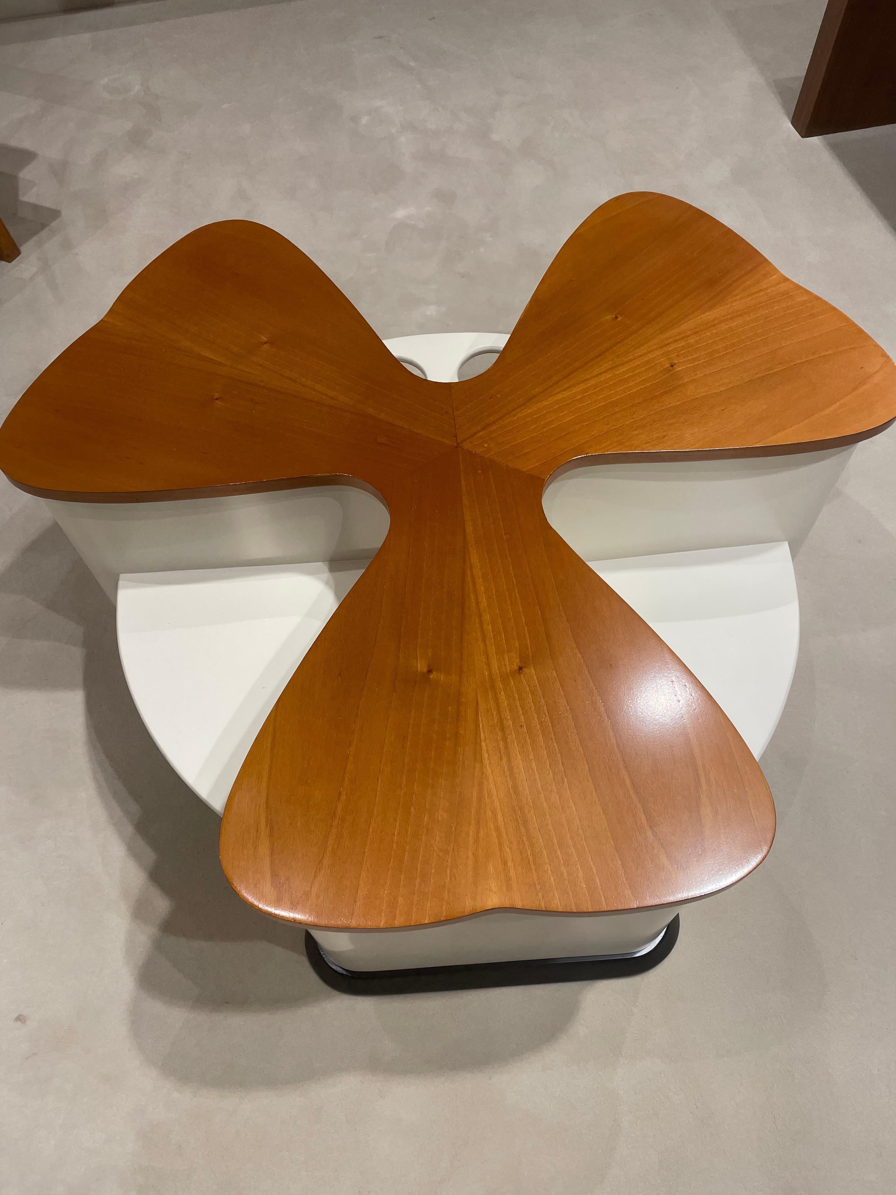 Moderne Table basse-bar en forme de trèfle en vente