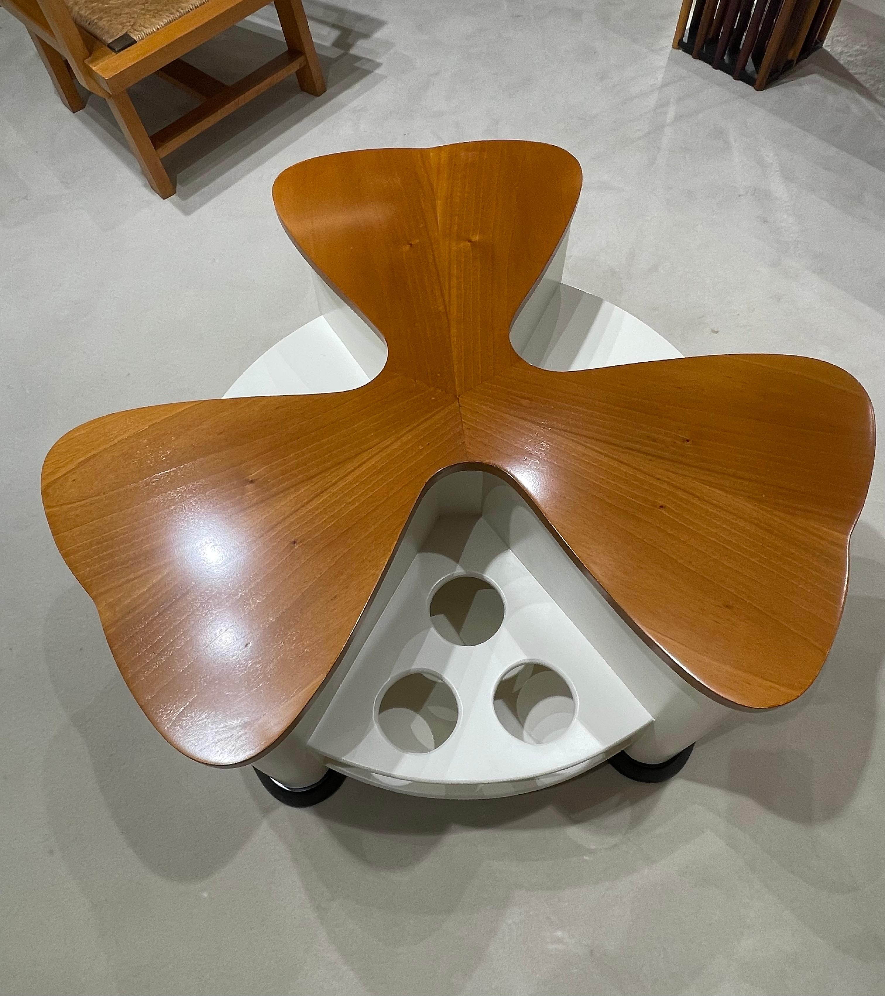 Table basse-bar en forme de trèfle en vente 1