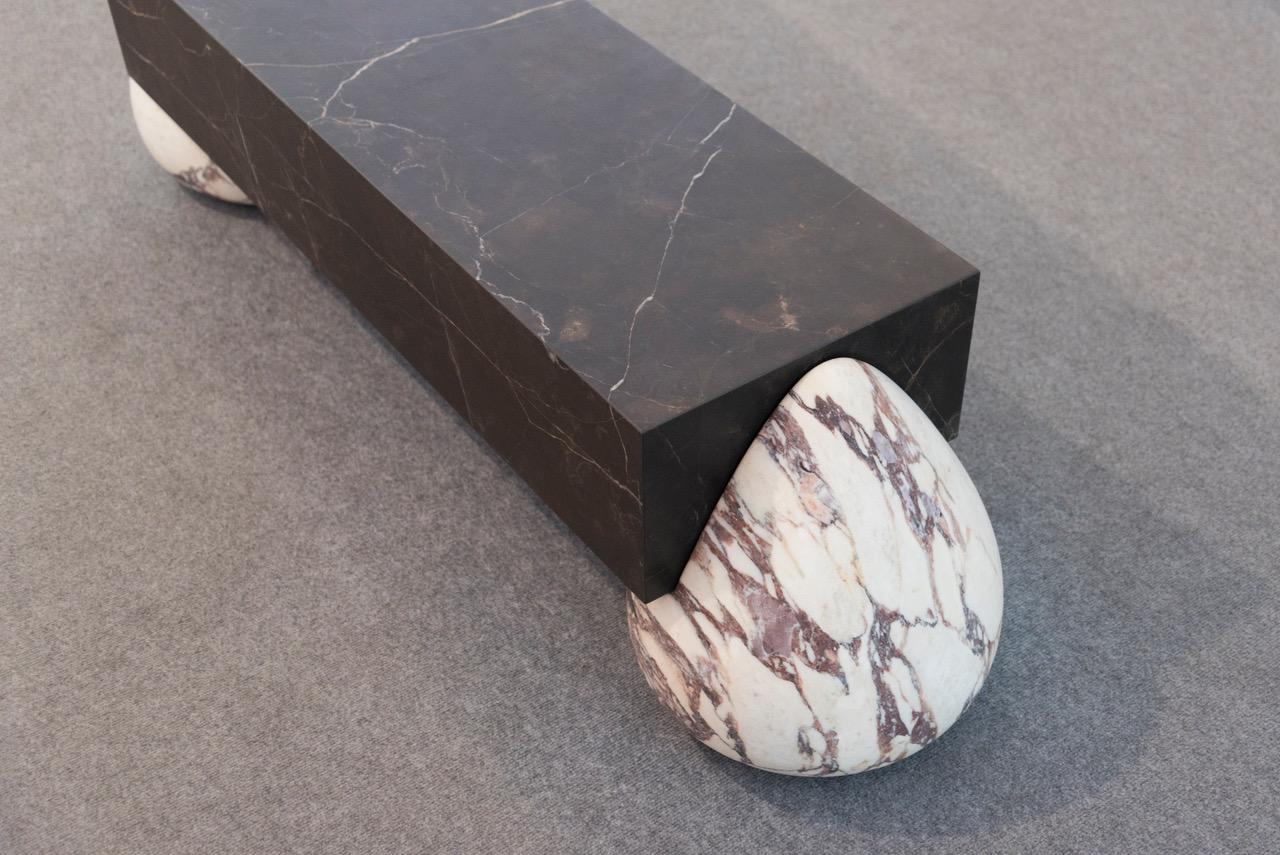 Moderne Modèle de table basse/table de chevet à revêtement par Nicola Malachin pour Serafini Marmi, Italie en vente