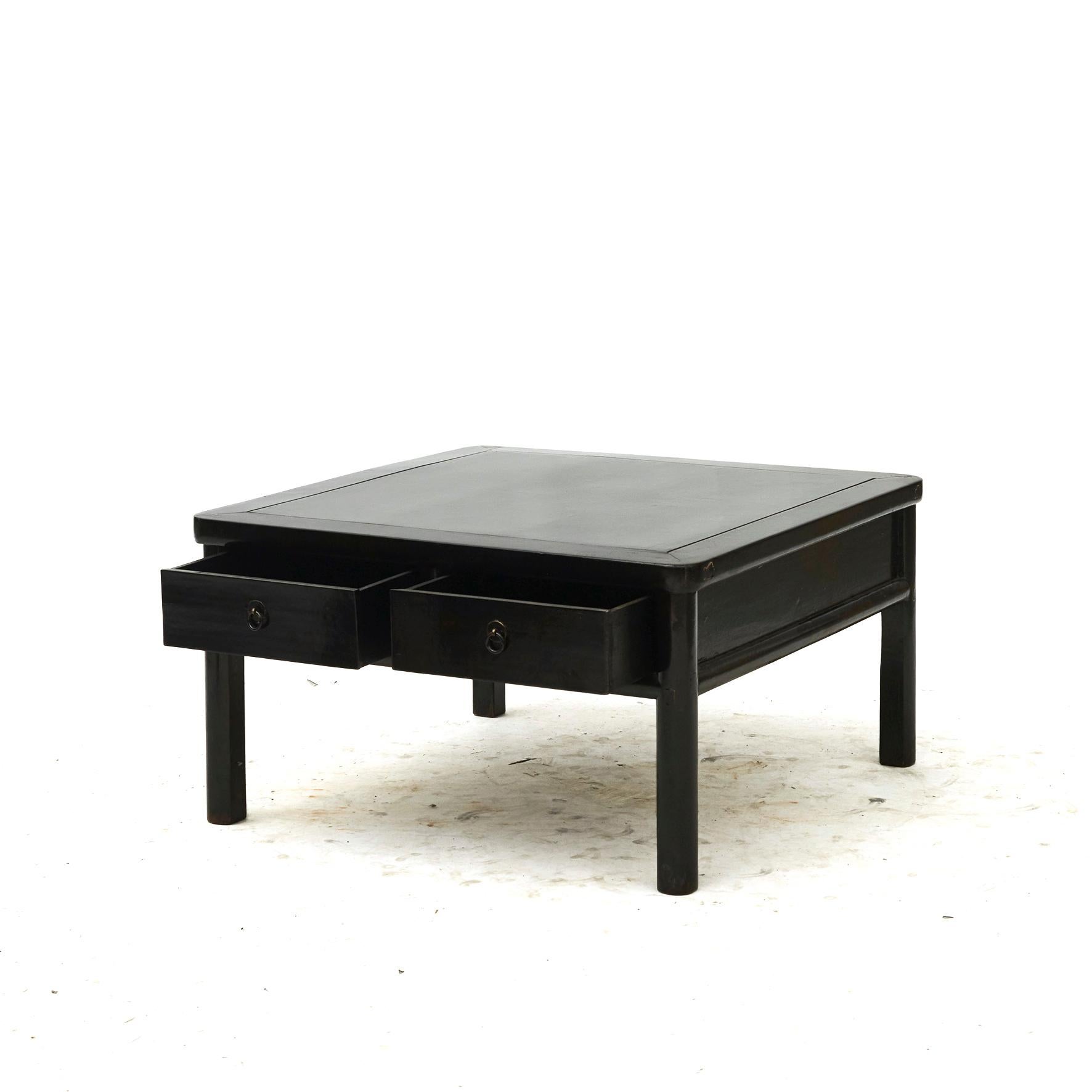 Coffee table with well-preserved original black lacquer.
Cabinetmaker quality.
With four drawers (2x2).

From Shanxi Province, 1840 - 1860.