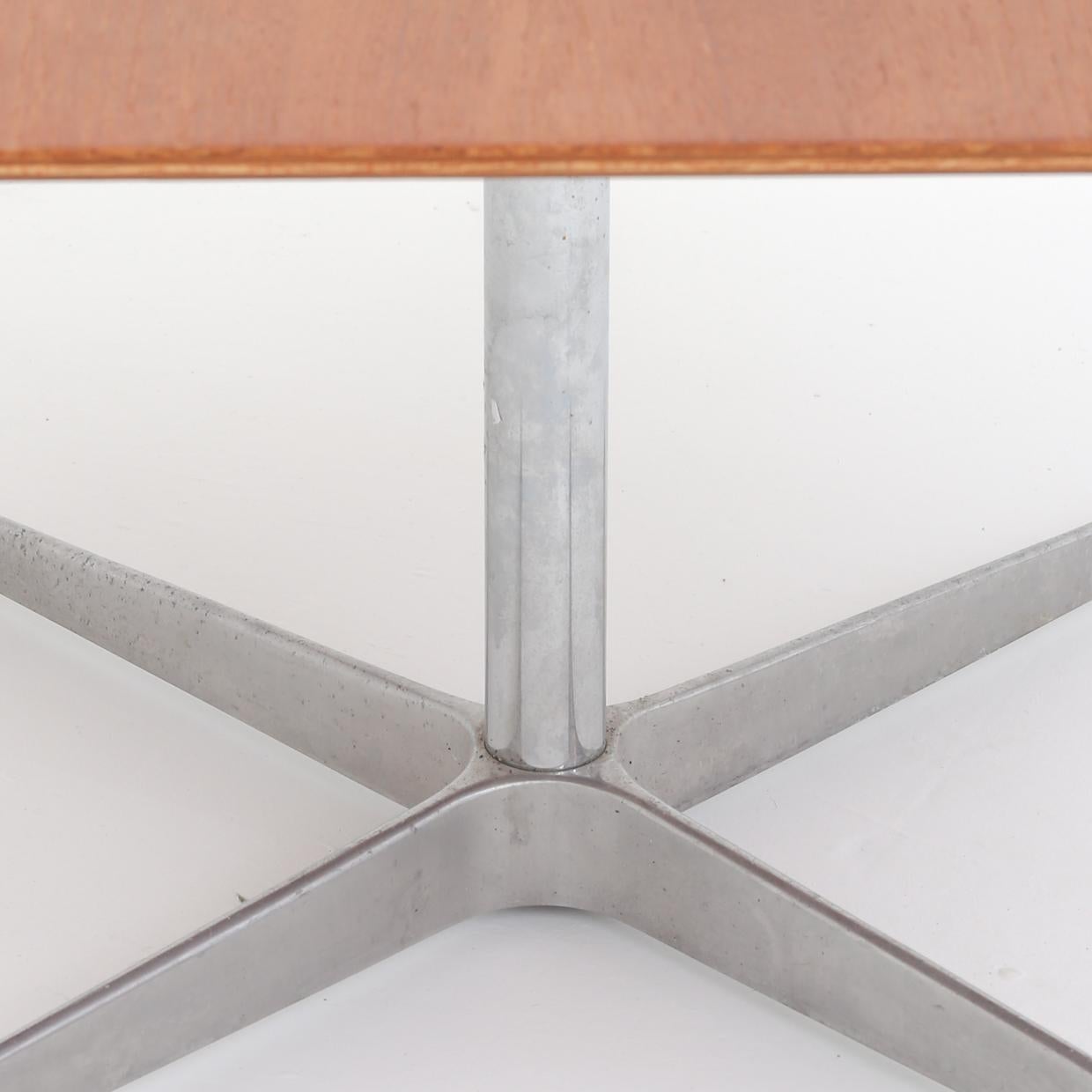 Arne Jacobsen coffee table with square teak top on 4-piece steel base. Maker Fritz Hansen.