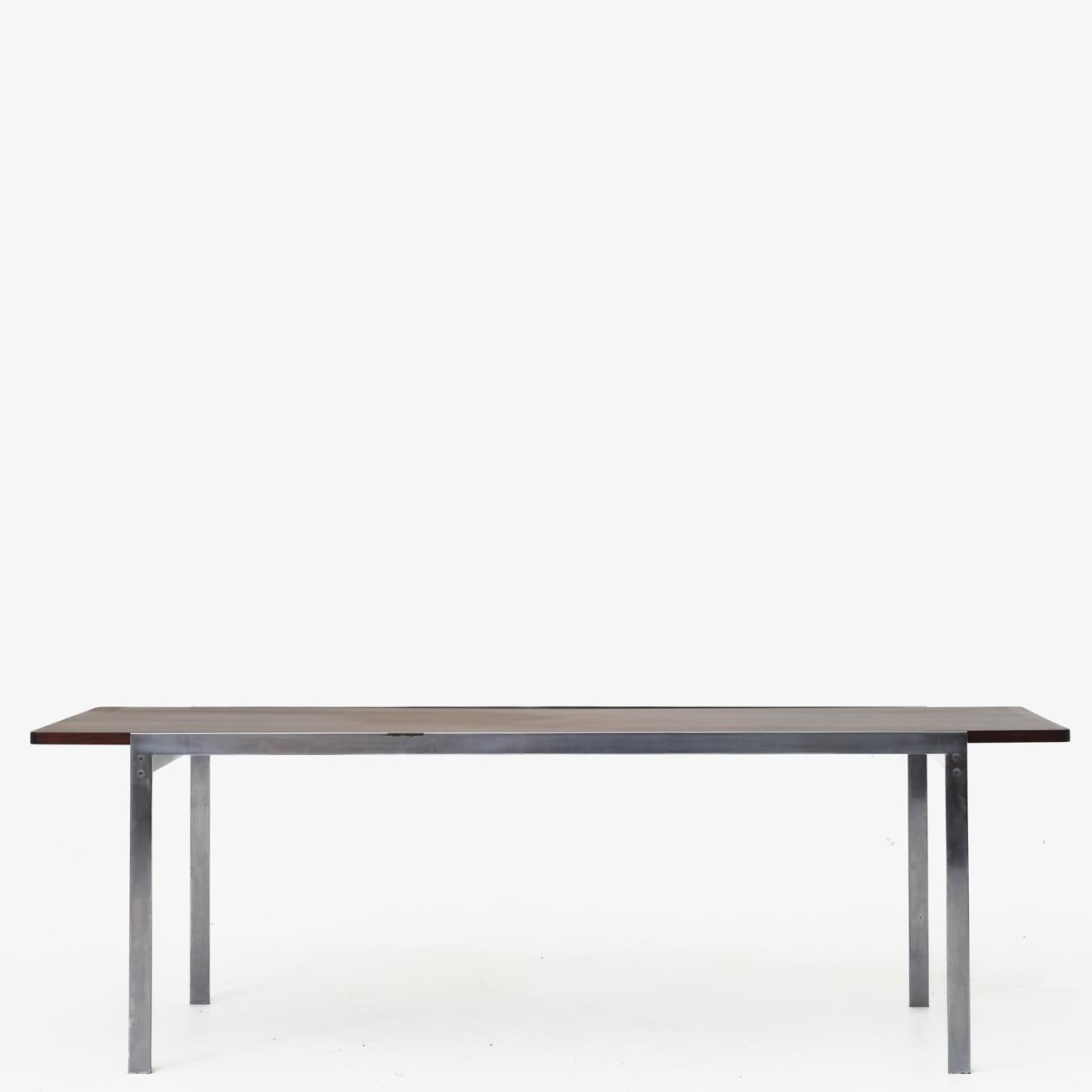 Coffee table by Arne Jacobsen In Good Condition For Sale In Copenhagen, DK