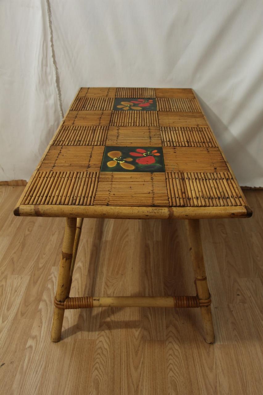 Couchtisch von Audoux Minet in Rattan und Keramik aus Vallauris Jahr 60er Jahre (Mitte des 20. Jahrhunderts) im Angebot