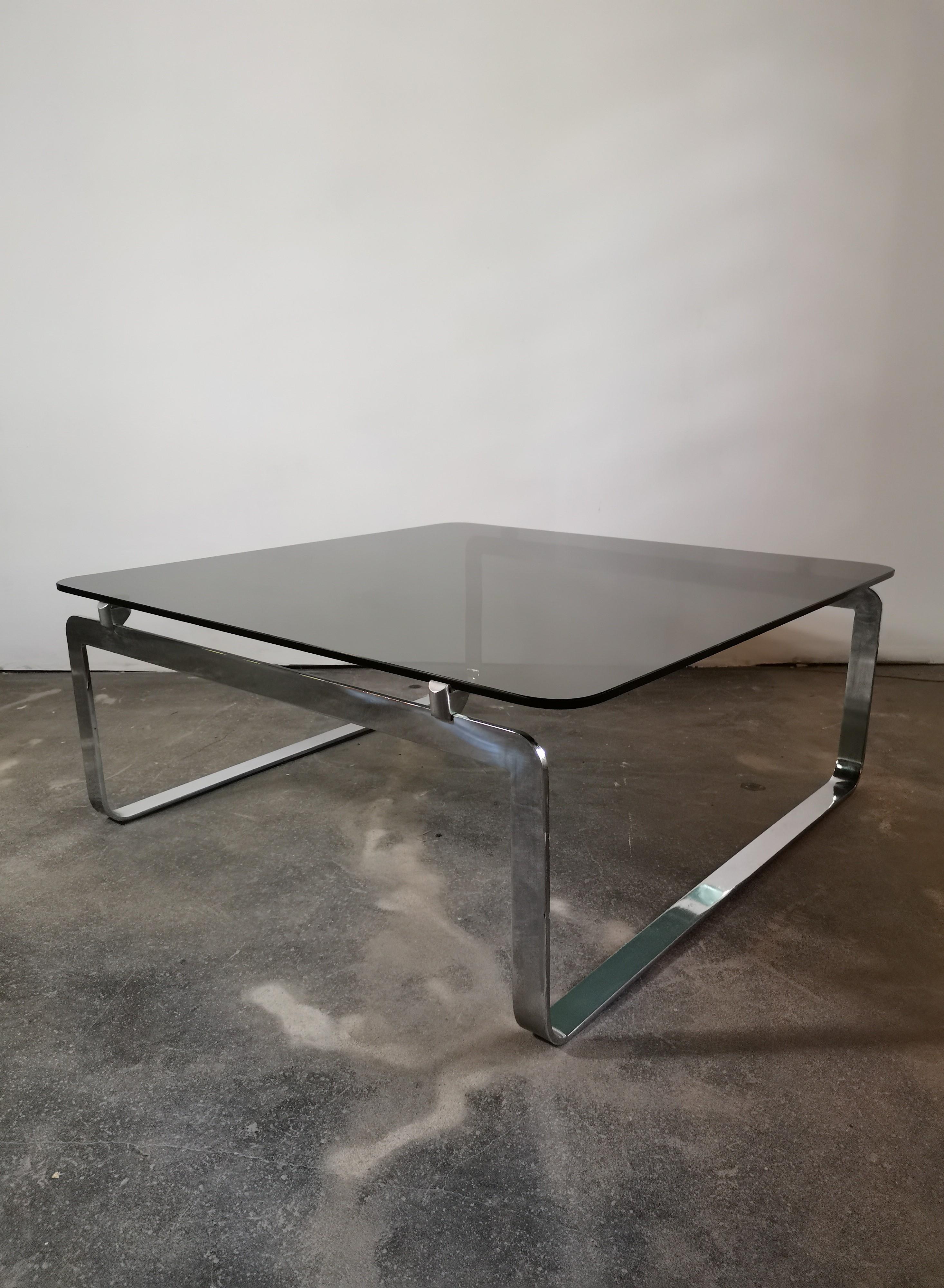 Elegant square coffee table designerd by French Bernard Govin and beautifully crafted in 1960s.

Sled-style base made from chromed steel with smoked glass tabletop.

Manufactured in Italy.