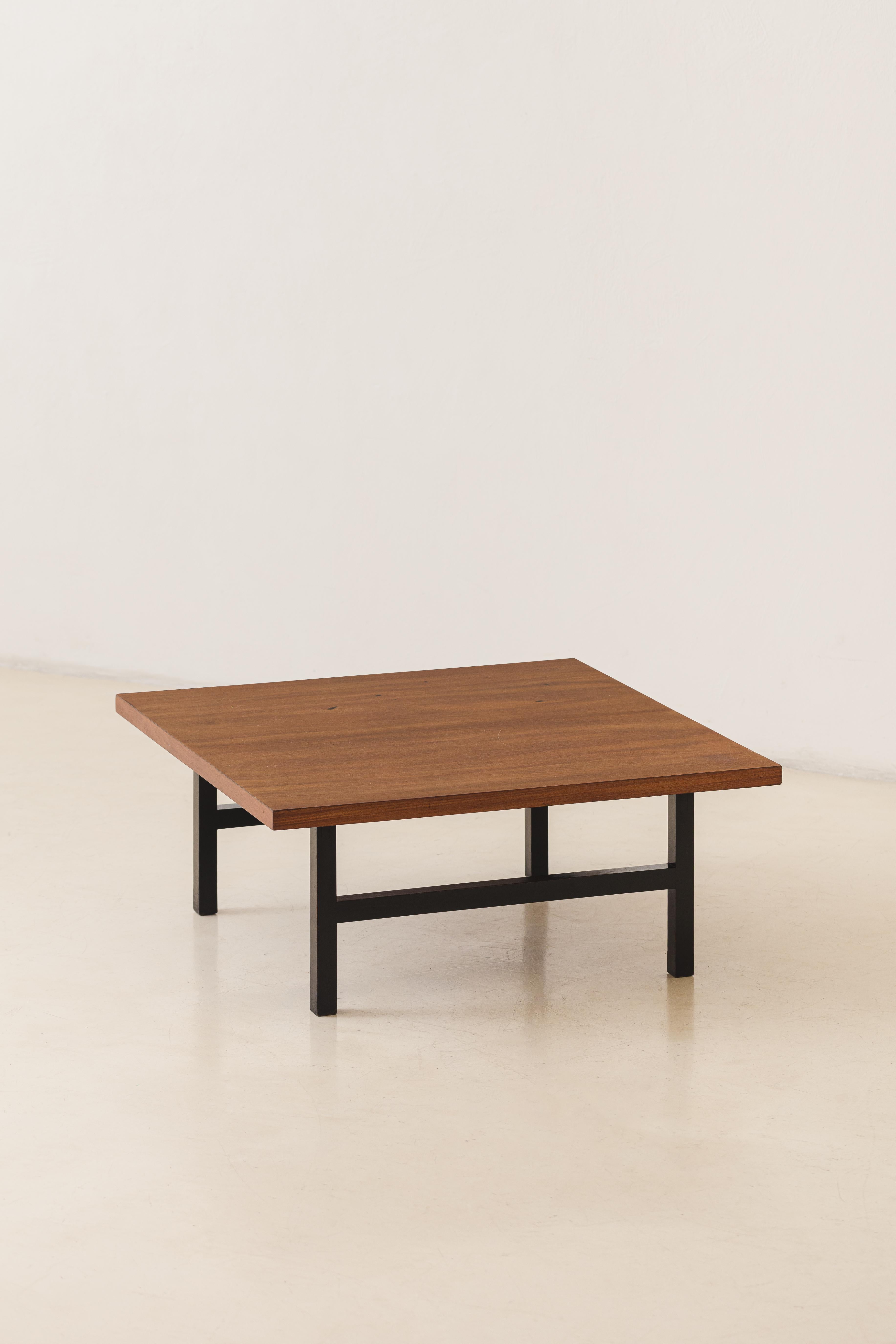 Mesa de centro de los brasileños Branco & Preto, tapa de caviuna con madera ebonizada, años 50 Moderno de mediados de siglo en venta