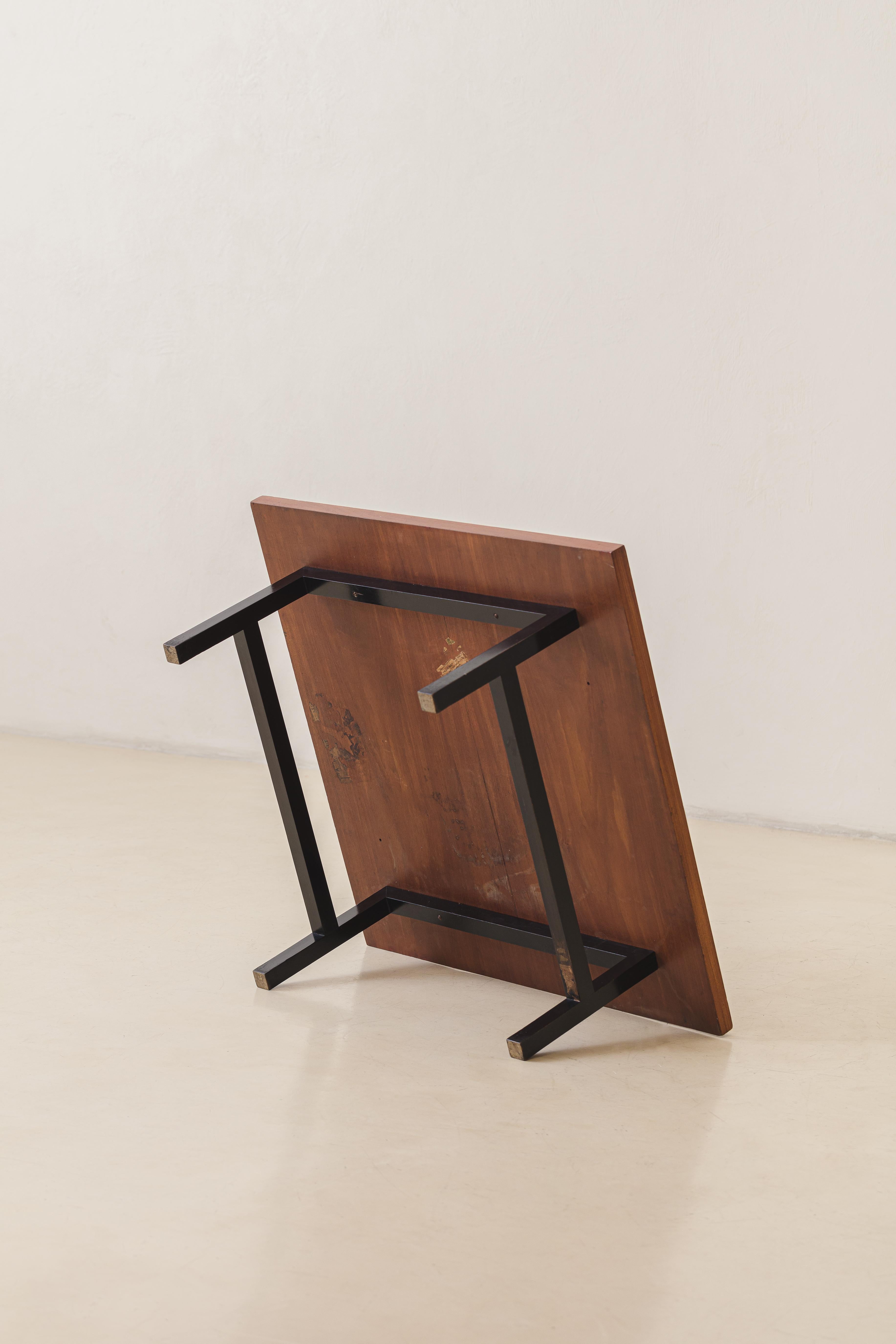 Mesa de centro de los brasileños Branco & Preto, tapa de caviuna con madera ebonizada, años 50 mediados del siglo XX en venta
