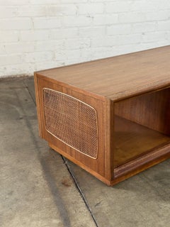 Coffee table by Broyhill Emphasis