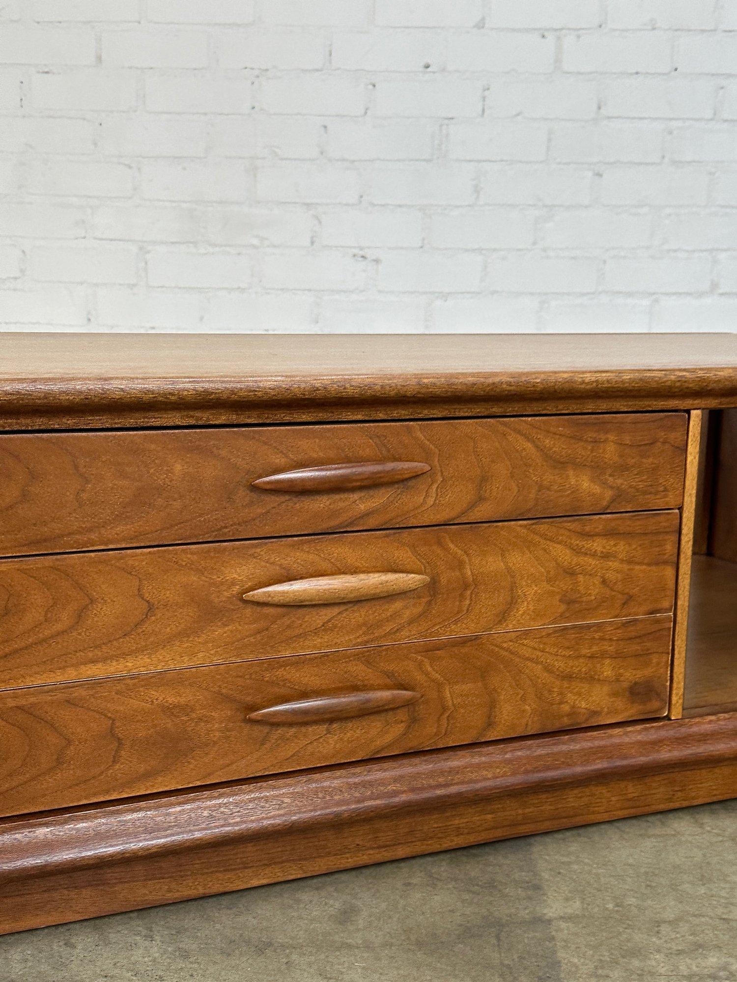 Mid-Century Modern Coffee table by Broyhill Emphasis For Sale