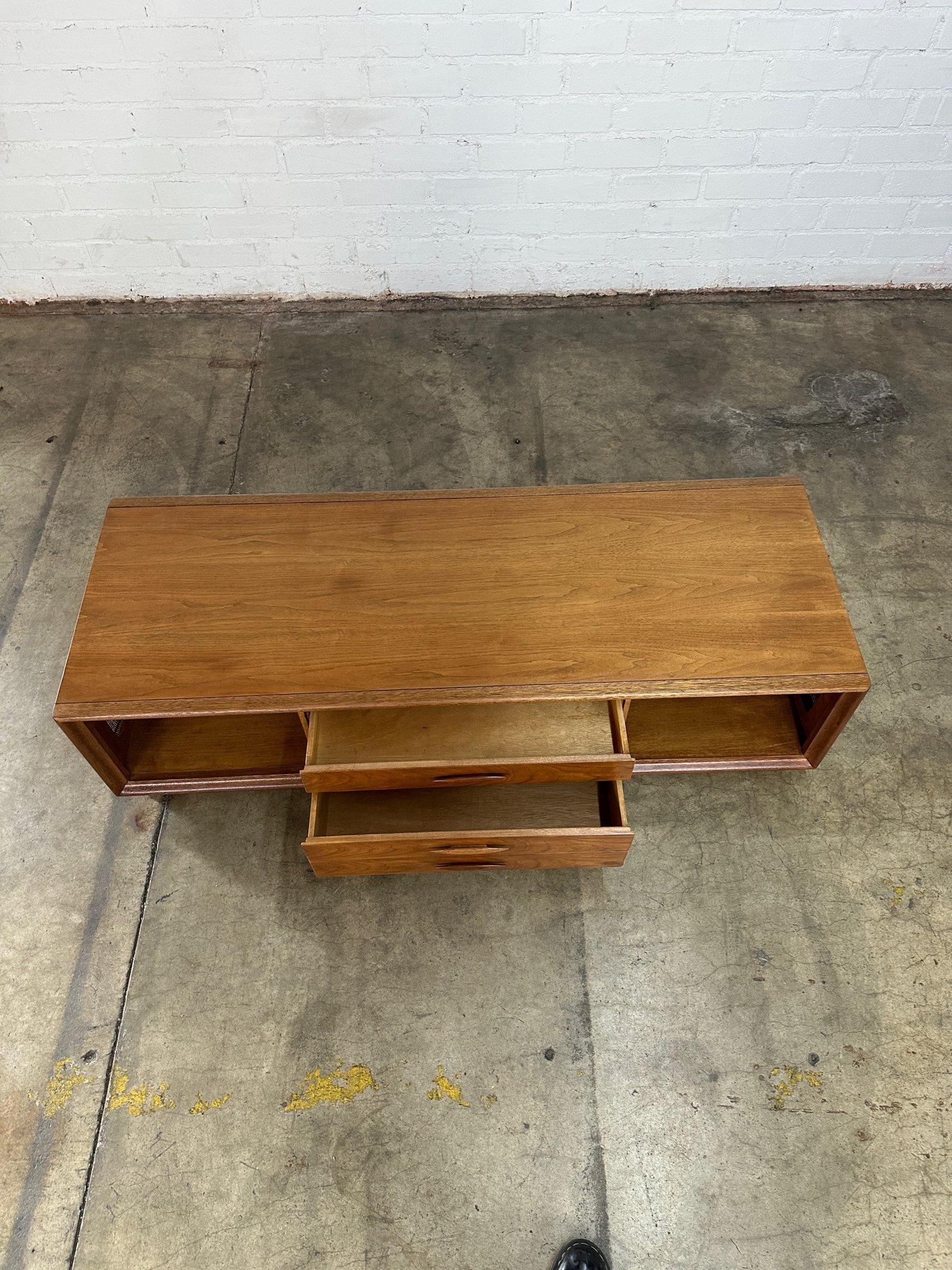 Mid-20th Century Coffee table by Broyhill Emphasis For Sale
