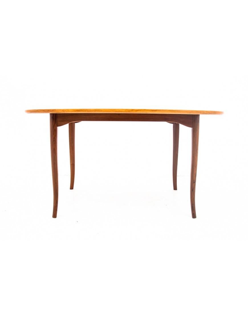 Teak coffee table by Swedish designer Carl Malmsten.

Made in Sweden in the 1960s.

Very good condition, after wood restoration.

Wood: teak

dimensions height 61 cm length 120 cm depth 86 cm