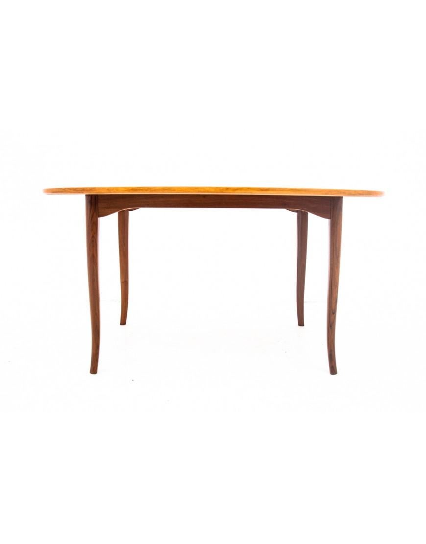 Teak coffee table designed by Swedish designer Carl Malmsten.

Made in Sweden in the 1960s.

Very good condition, after renovation. The wood has been cleaned and finished with a durable semi-matt varnish.

Wood: teak

Dimensions: height 61 cm length