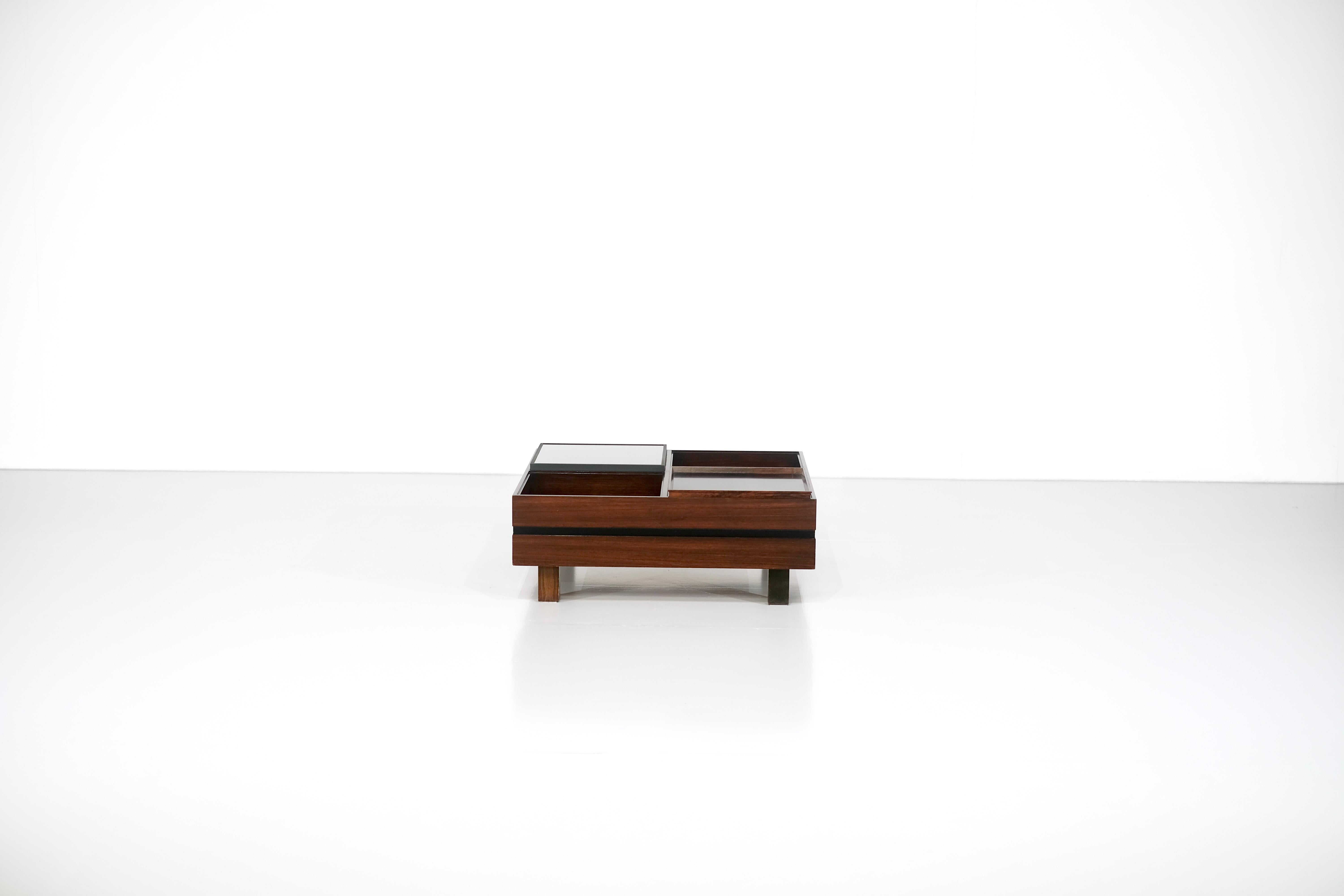 Wooden coffee table with two tops in wood and glass, which can be positioned as you wish to leave the pedestals open.

Designed by Carlo Hauner for Forma, Italy 1960's

 

Designer -  Carlo Hauner.

Producer -Forma Italy.

Production period -