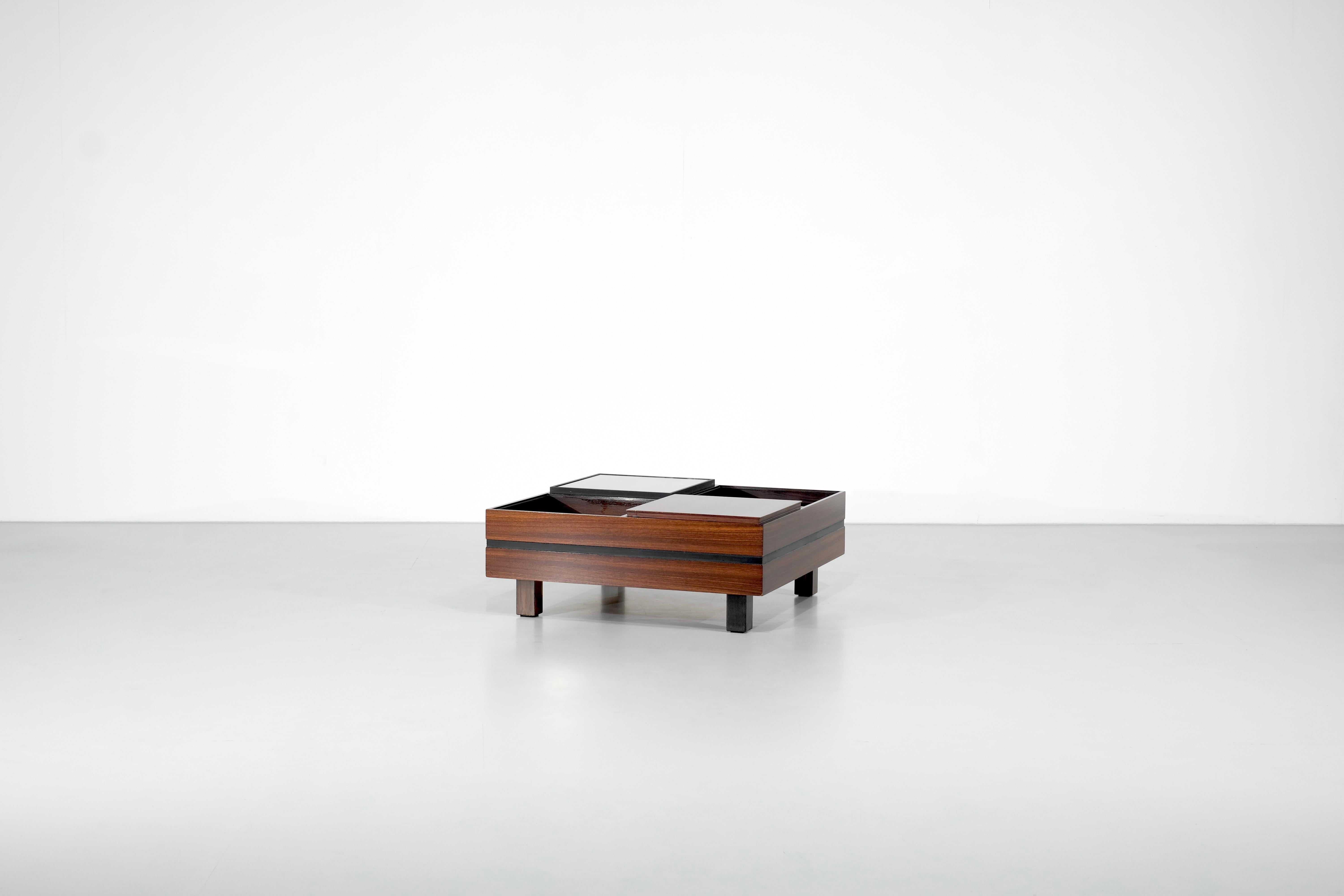 Wooden coffee table with two tops in wood and glass, which can be positioned as you wish to leave the pedestals open.

Designed by Carlo Hauner for Forma, Italy 1960's

 

Designer -  Carlo Hauner.

Producer -Forma Italy.

Production period -