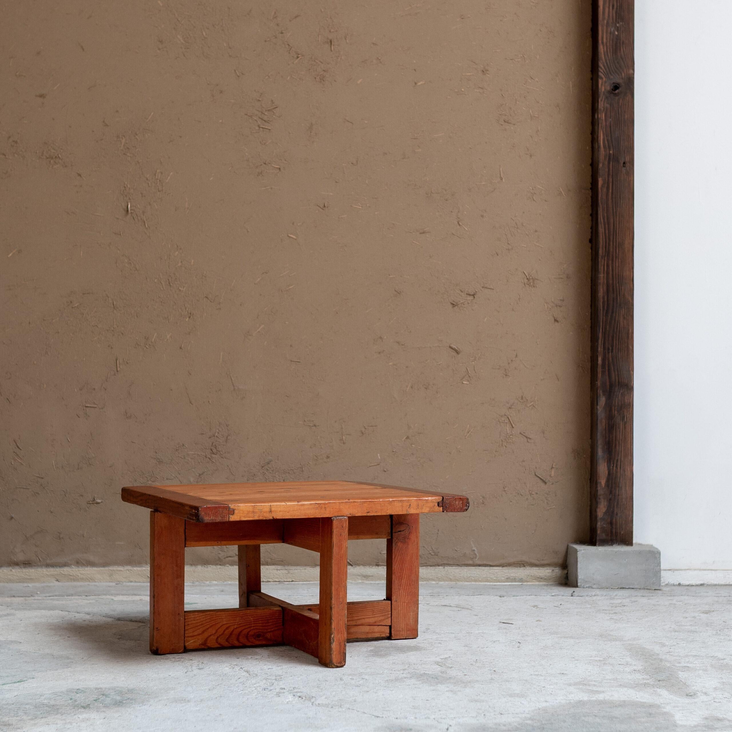 Table basse de Charlotte Perriand, France, années 1960, Les Arcs 1600 Bon état - En vente à Tokyo, Tokyo