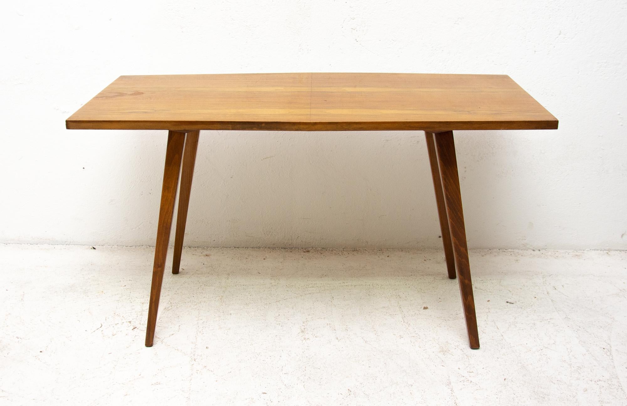 Modern occasional coffee table designed by František Jirák for Tatra nábytok, it was made in the 1960s in the former Czechoslovakia.

Fashioned in wood with walnut veneer. In good Vintage condition, there is a minor stain on only one place on the
