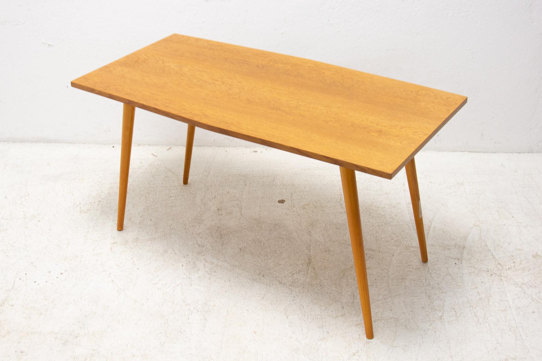 Tchèque  Table basse par František Jirák pour Tatra Nábytok, années 1960 en vente