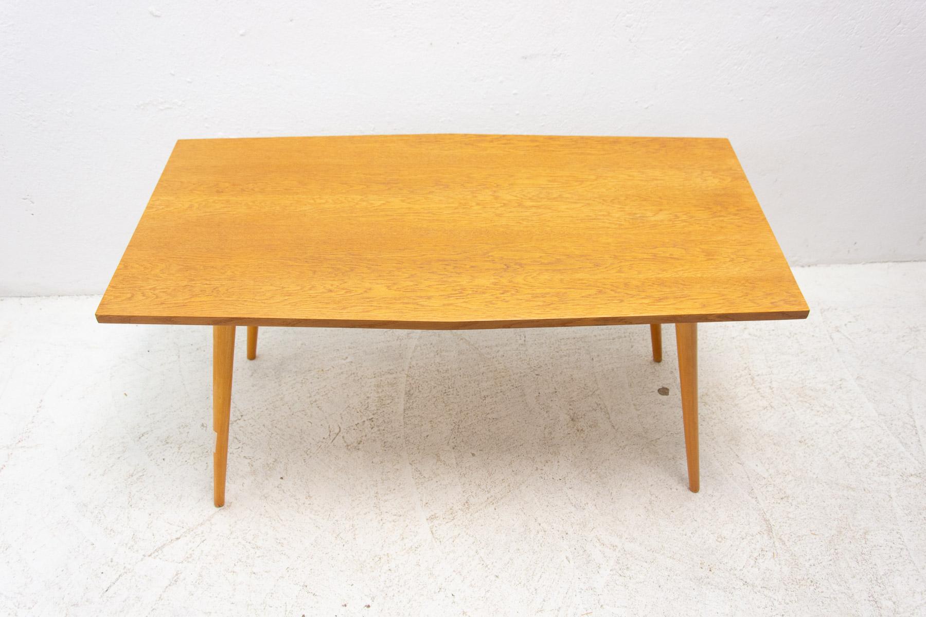 Bois  Table basse par František Jirák pour Tatra Nábytok, années 1960 en vente