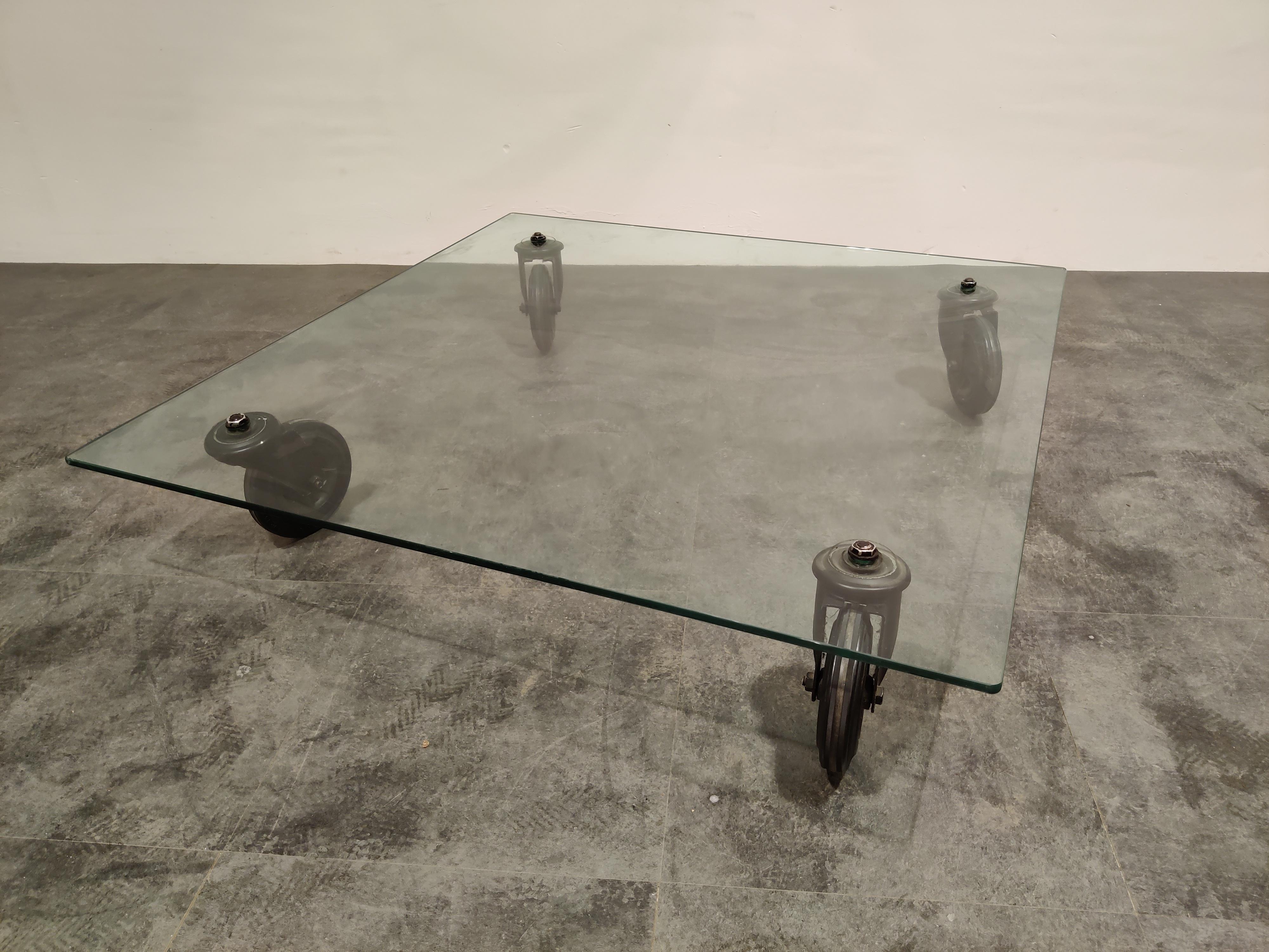 Timeless classic, this coffee table designed by Gae Aulenti for Fontana Arte in the 1980s features a thick clear glass top with black wheels.

Simple yet great design, which lead to a success.

Also very practical.

1980s,
